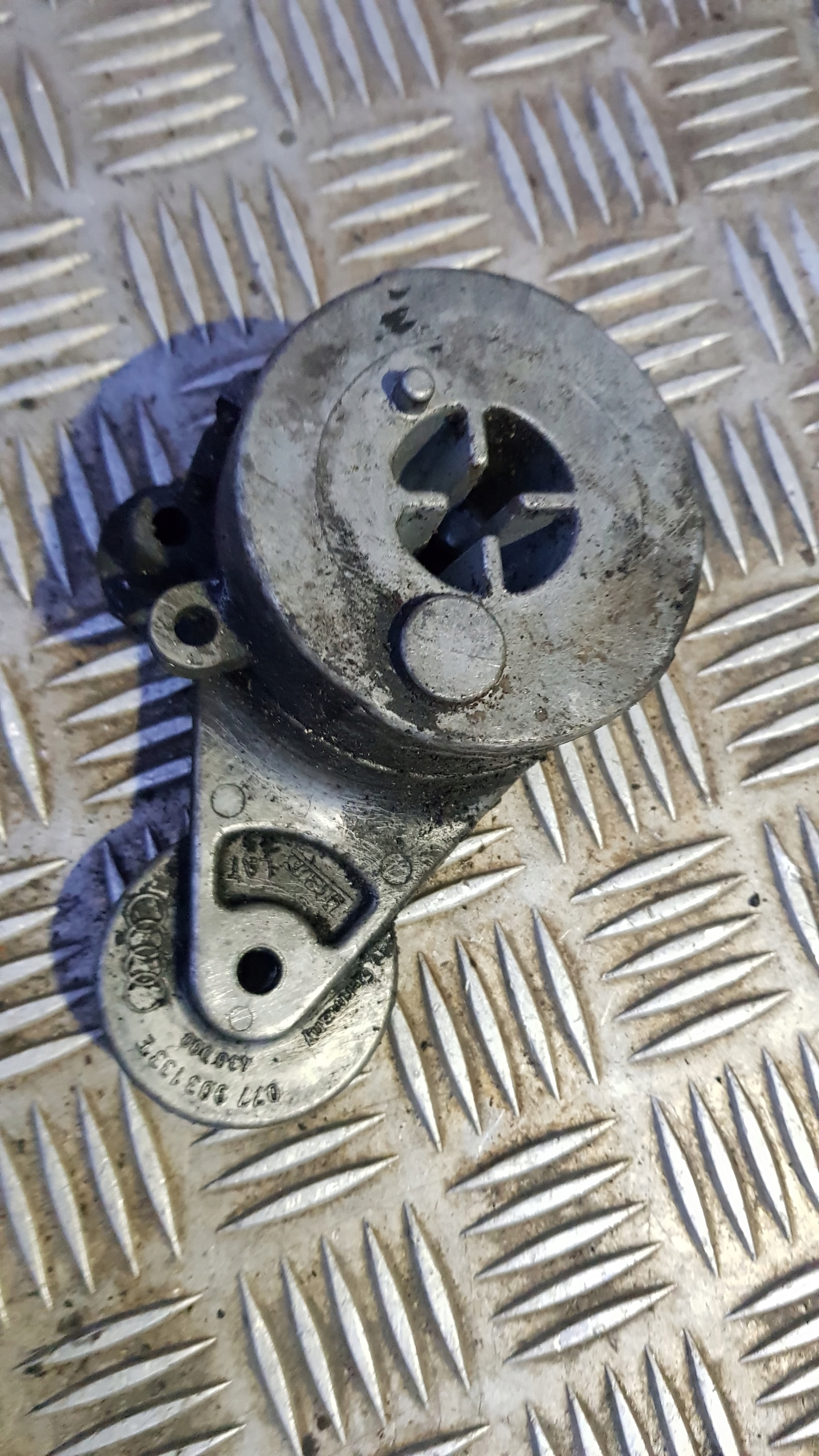 AUDI A6 C5 4.2 TENDITORE cinghie 077903133E
