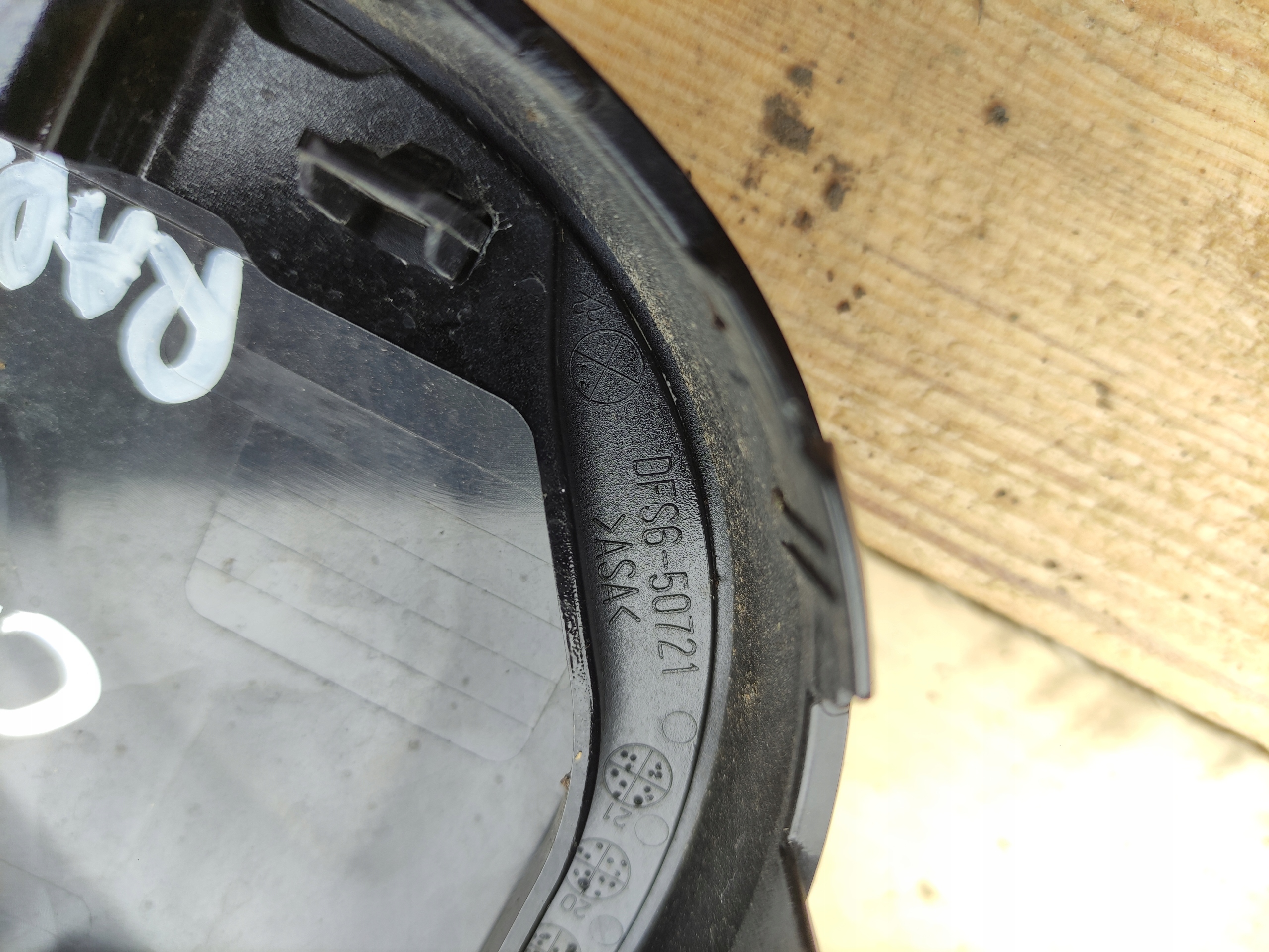 MAZDA CX-30 ZNACZEK EMBLEMAT PRZÓD POD RADAR Marka Mazda