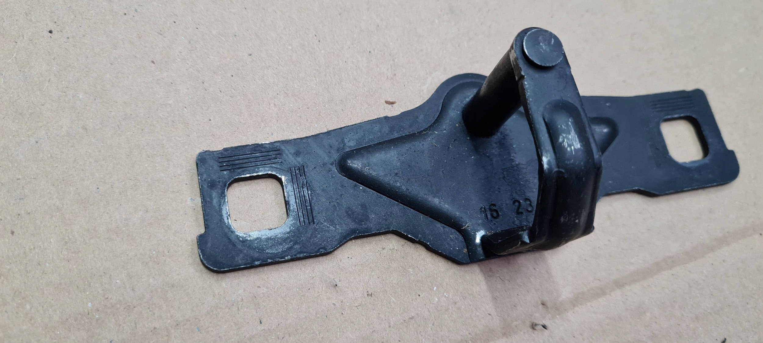 A6 C8 4K RYGIEL bracket bonnet rear part boot 8W5827507 A4 B9 8W A5