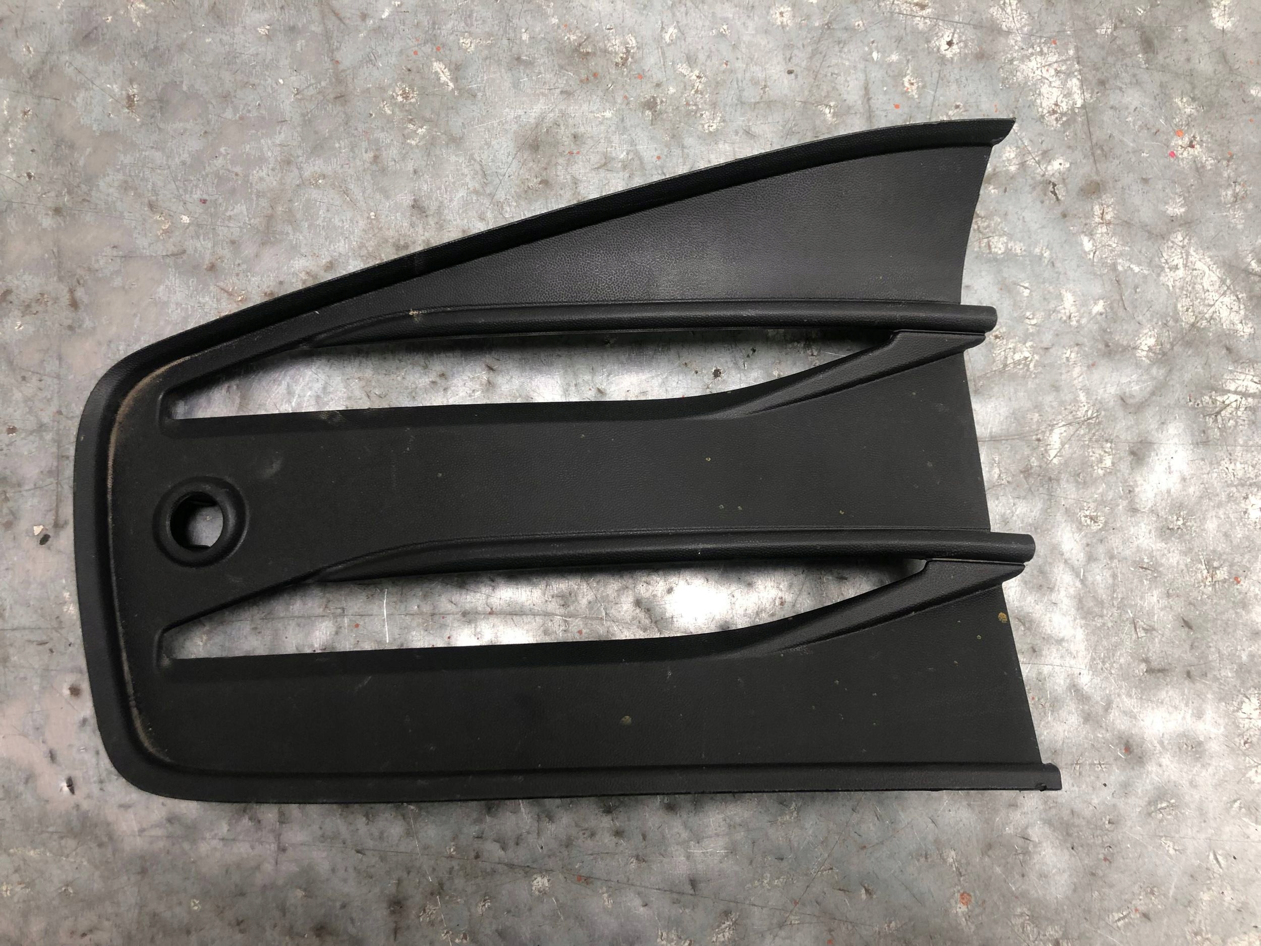 grid of a bumper left front VW GOLF VIII LIFT 5H0853665P