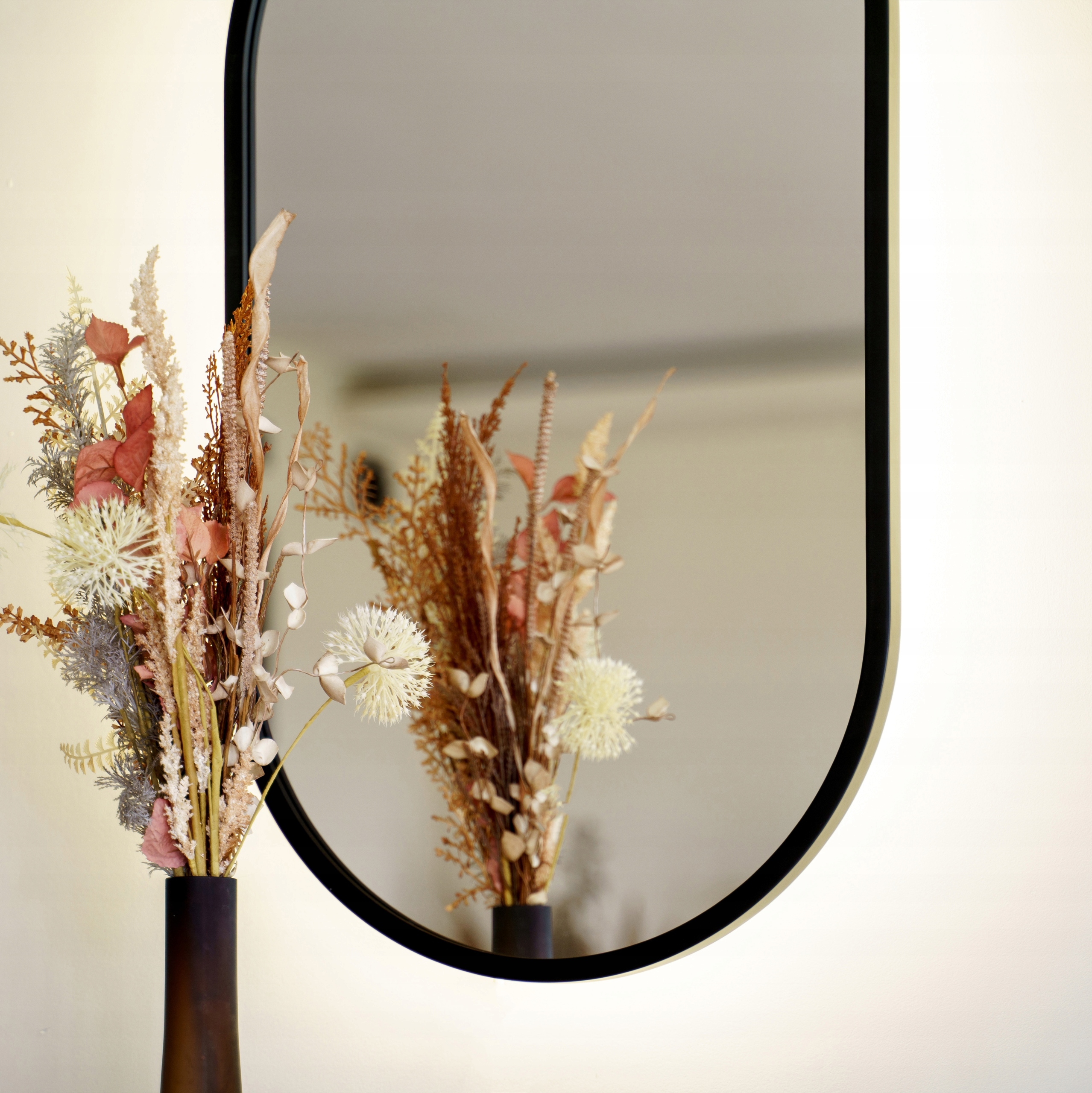 LUSTRO ŁAZIENKOWE PODŚWIETLANE LED OWALNE W CZARNEJ RAMIE 40X75 CM Wykonanie gotowe