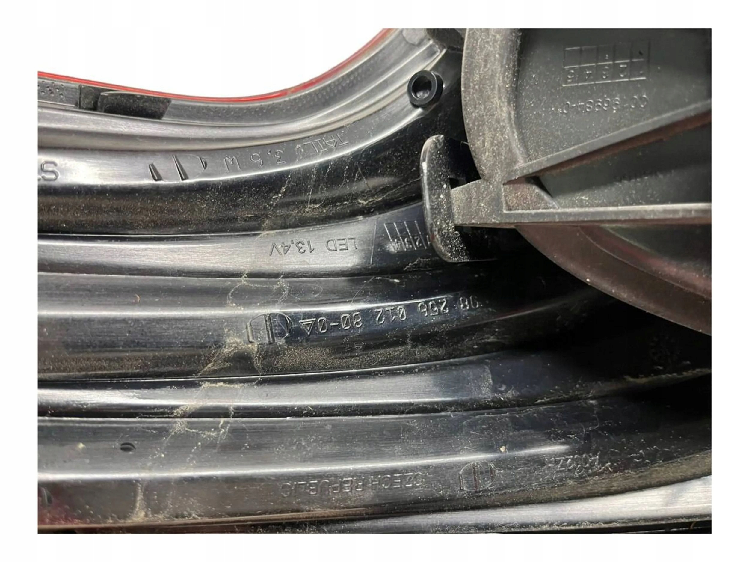 light rear Peugeot 208 and 9825601280