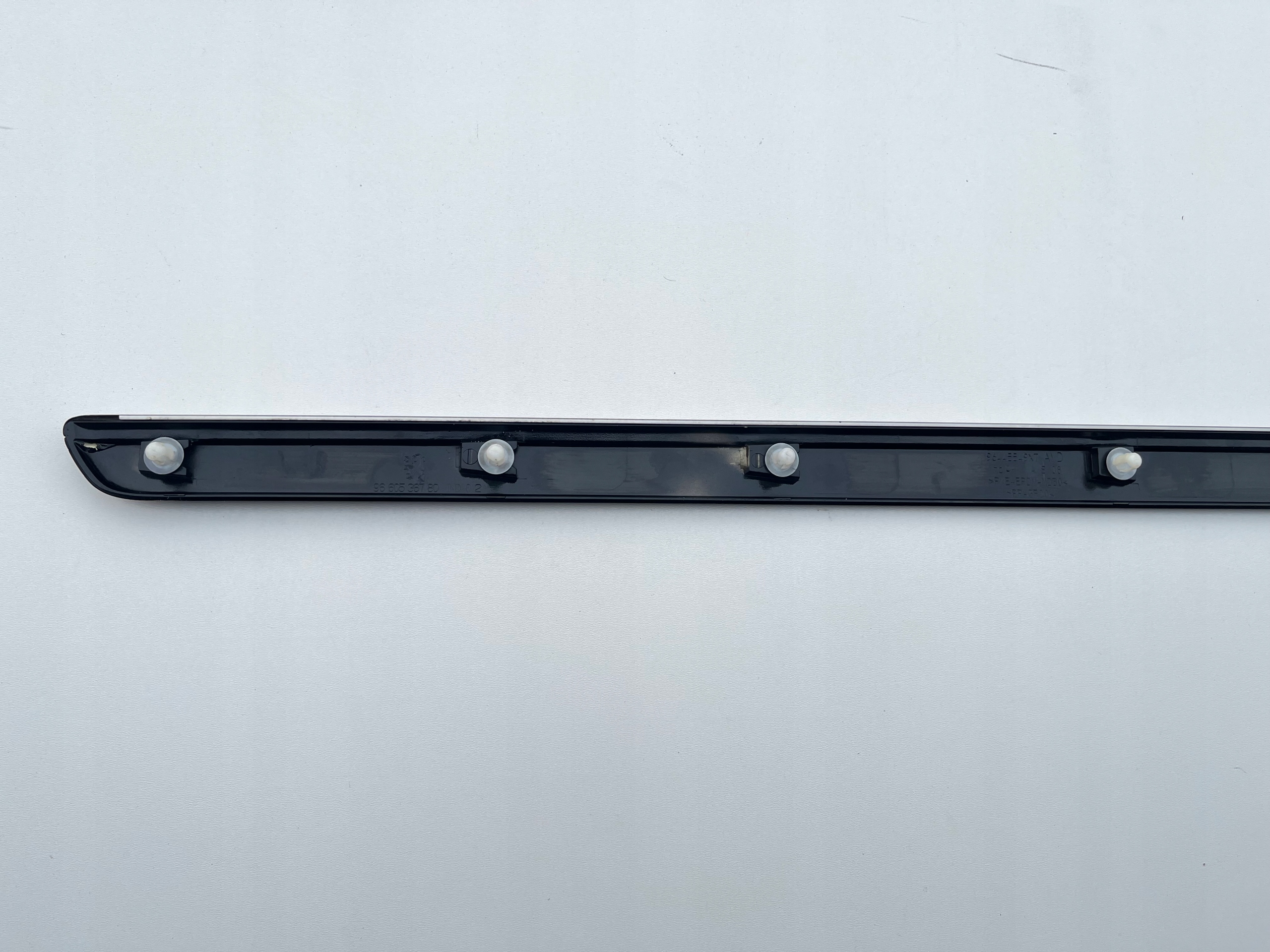moulding door CHROM right front Peugeot 407 04-11r.