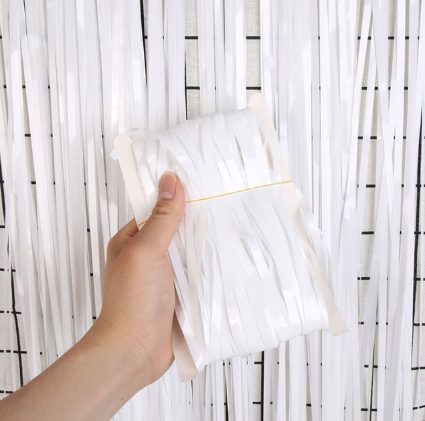 ŚCIANKA DO ZDJĘĆ BIAŁA KURTYNA ZASŁONA PERŁOWA