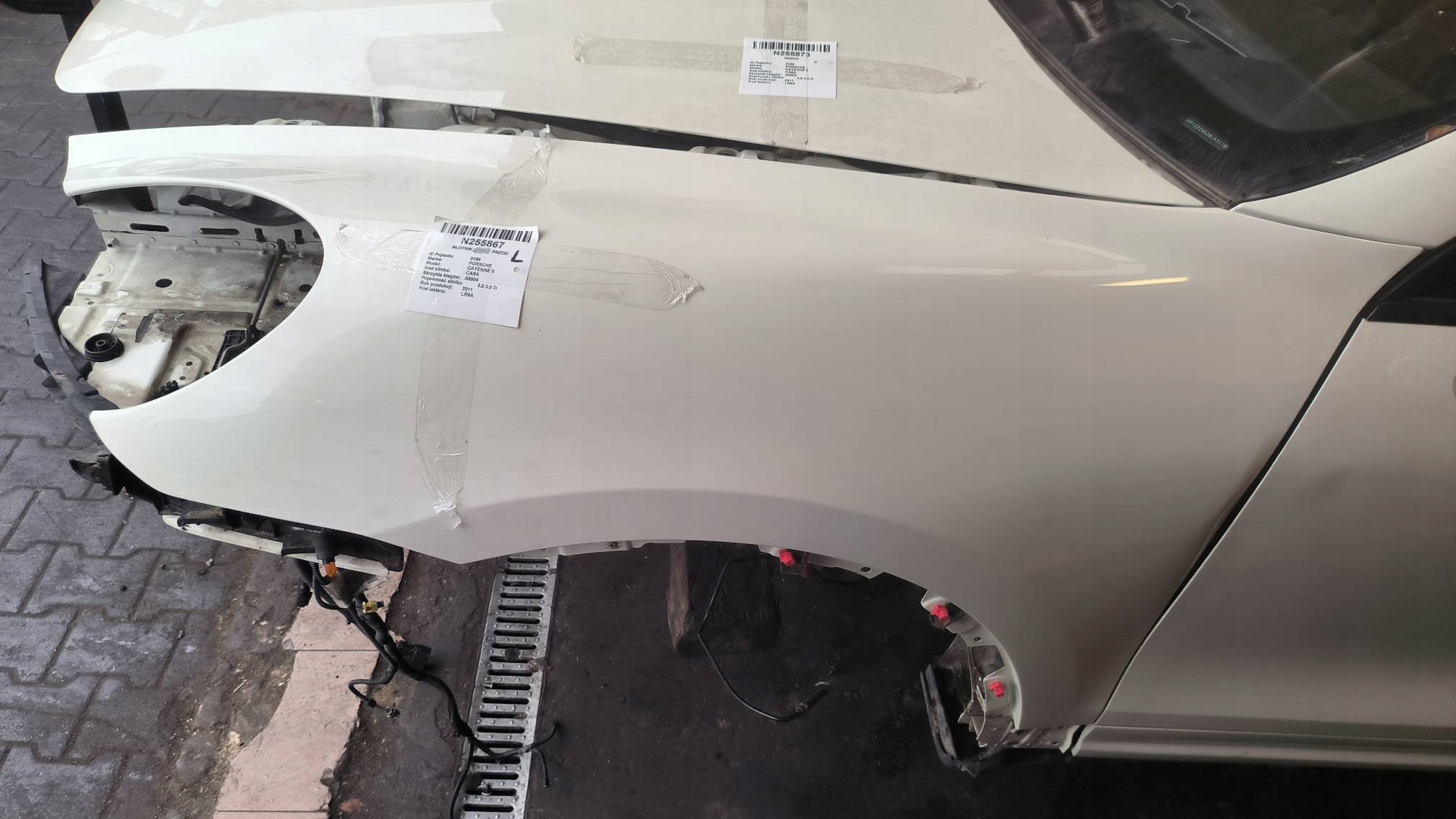 fender left front LR9A PORSCHE CAYENNE II 7P5 92A