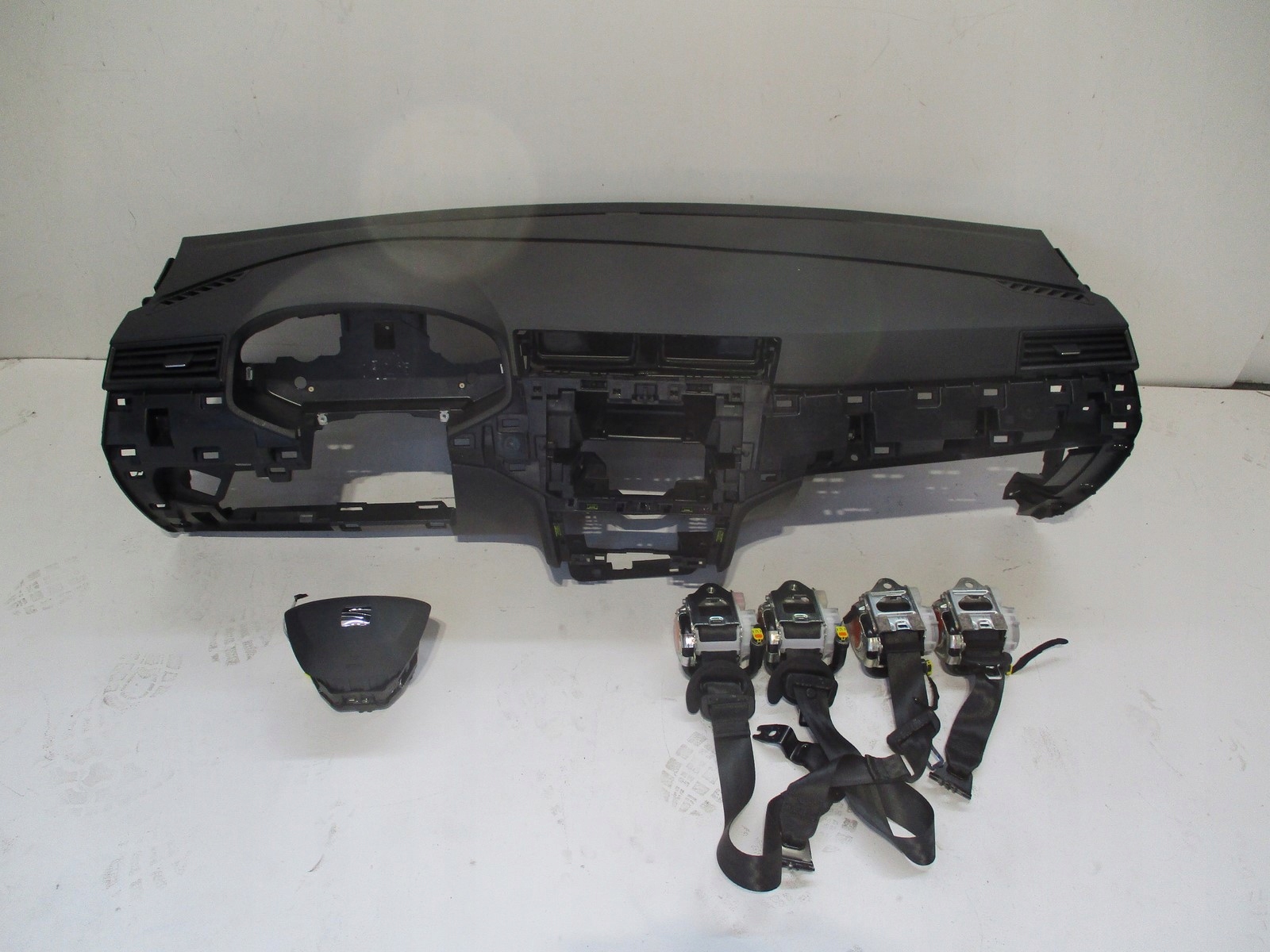 Konsola pulpit deska SEAT ARONA 6F0