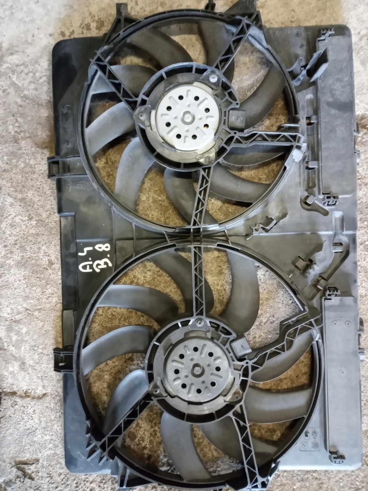 AUDI A4 B8 A5 8T Ventilateurs Radiateur 8K0121003M