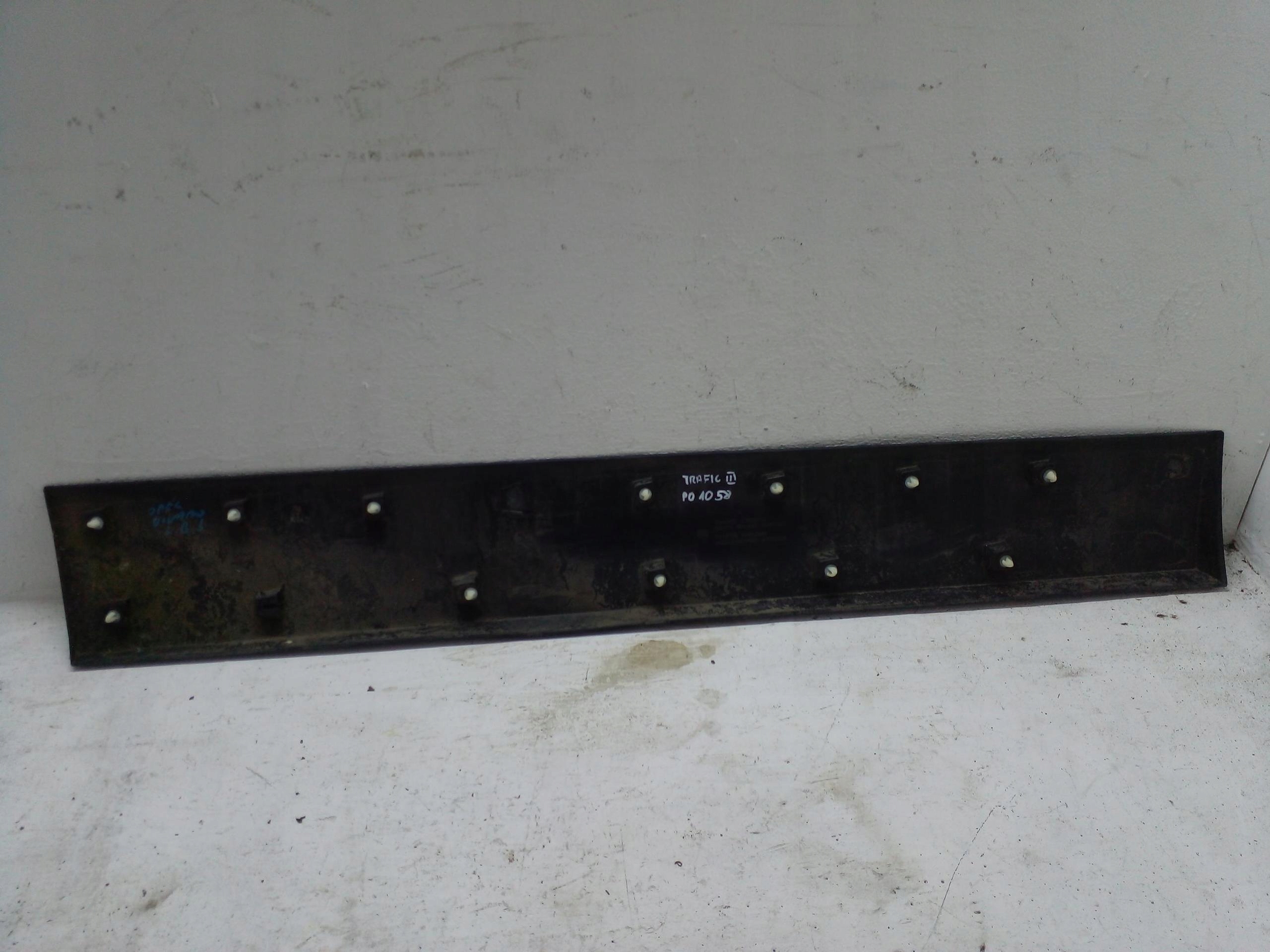moulding side RENAULT TRAFIC III 14- 93867912