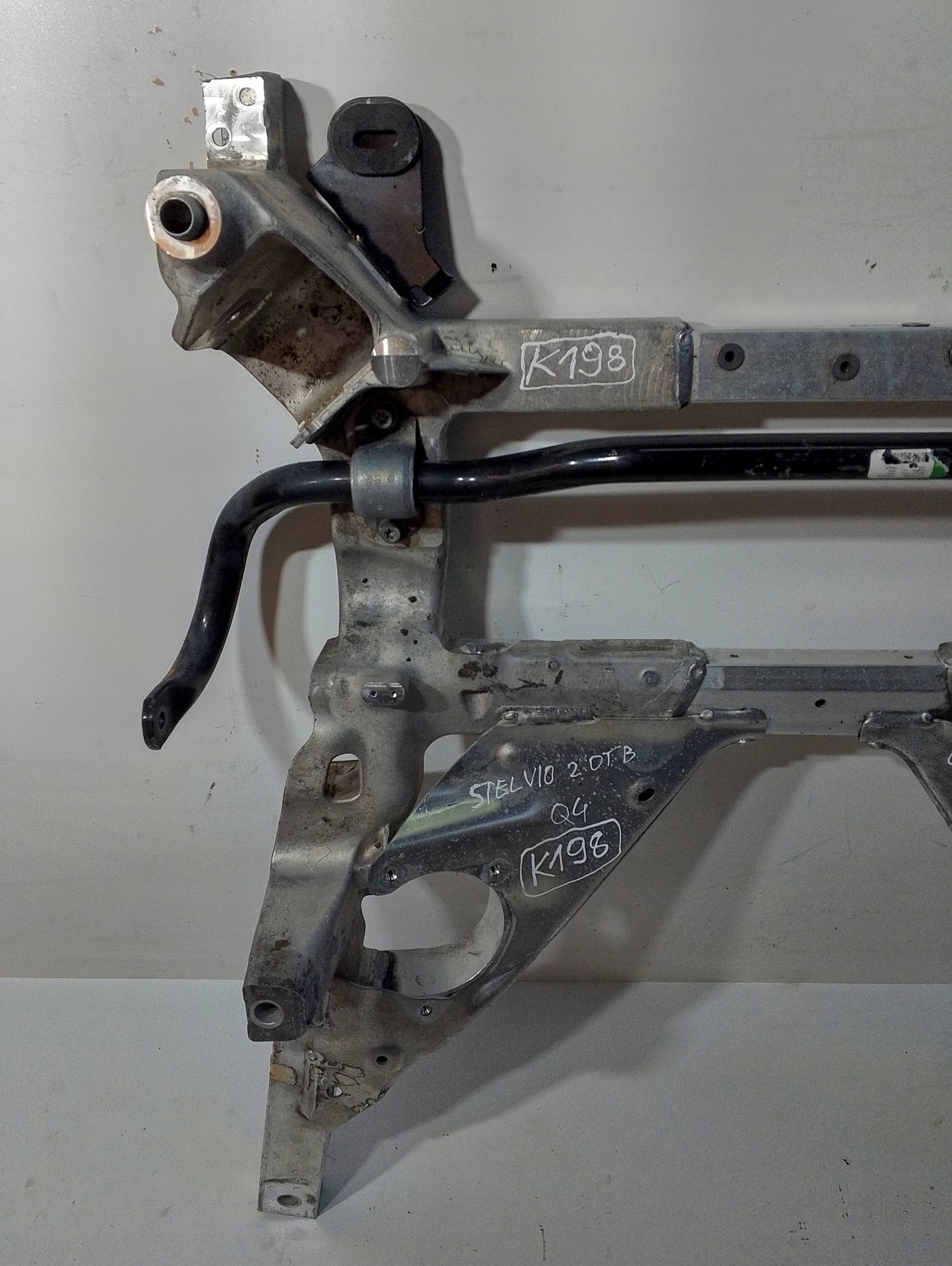 Alfa Romeo Stelvio Sanki przednie 00505505910 (K198) Producent części Alfa Romeo OE