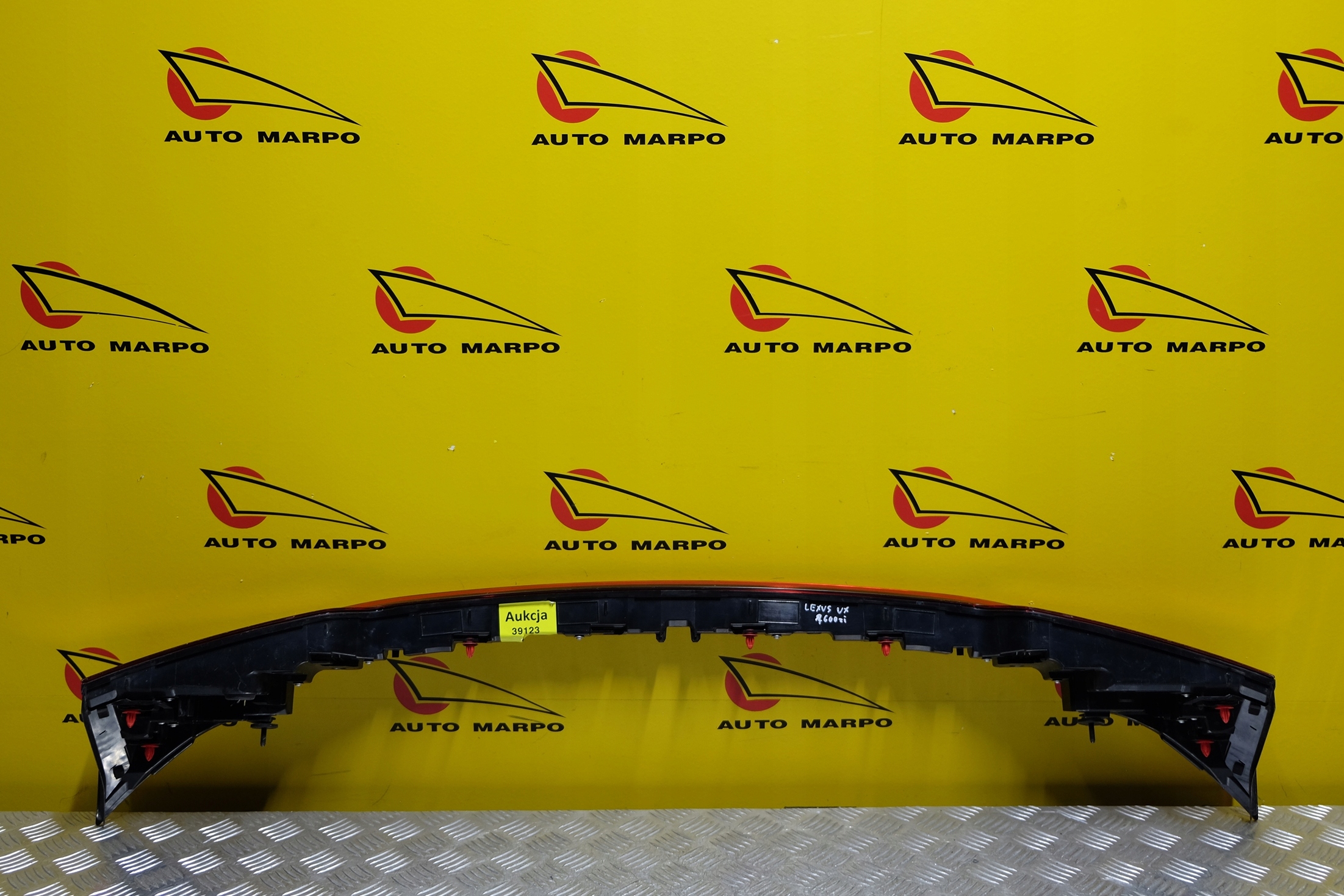 LEXUS UX UX200 UX250 BLENDA KLAPA LAMPA LED USA Strona zabudowy tył