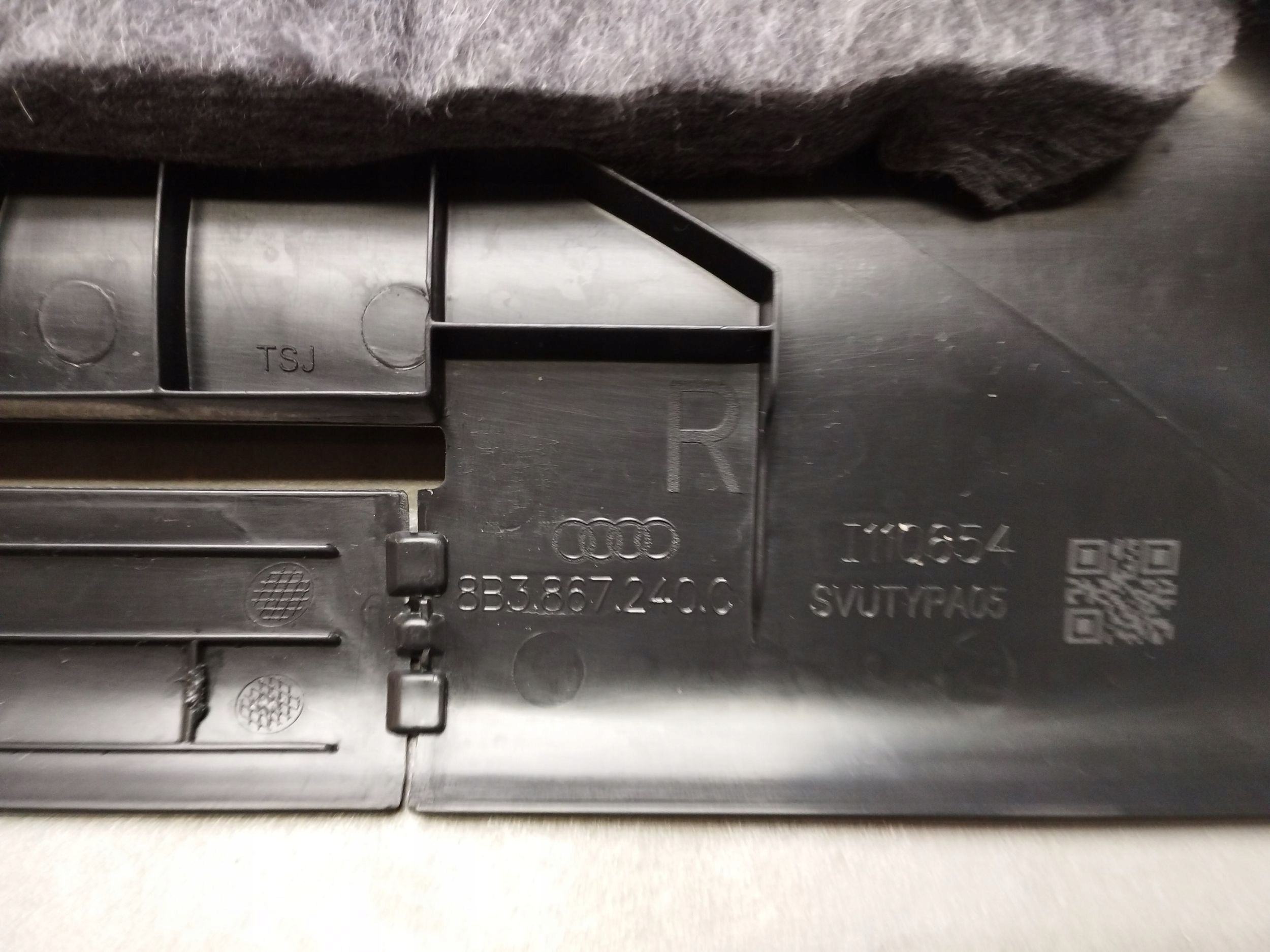 Audi A5 KOMBI cover slupka B lower 8B3867240C