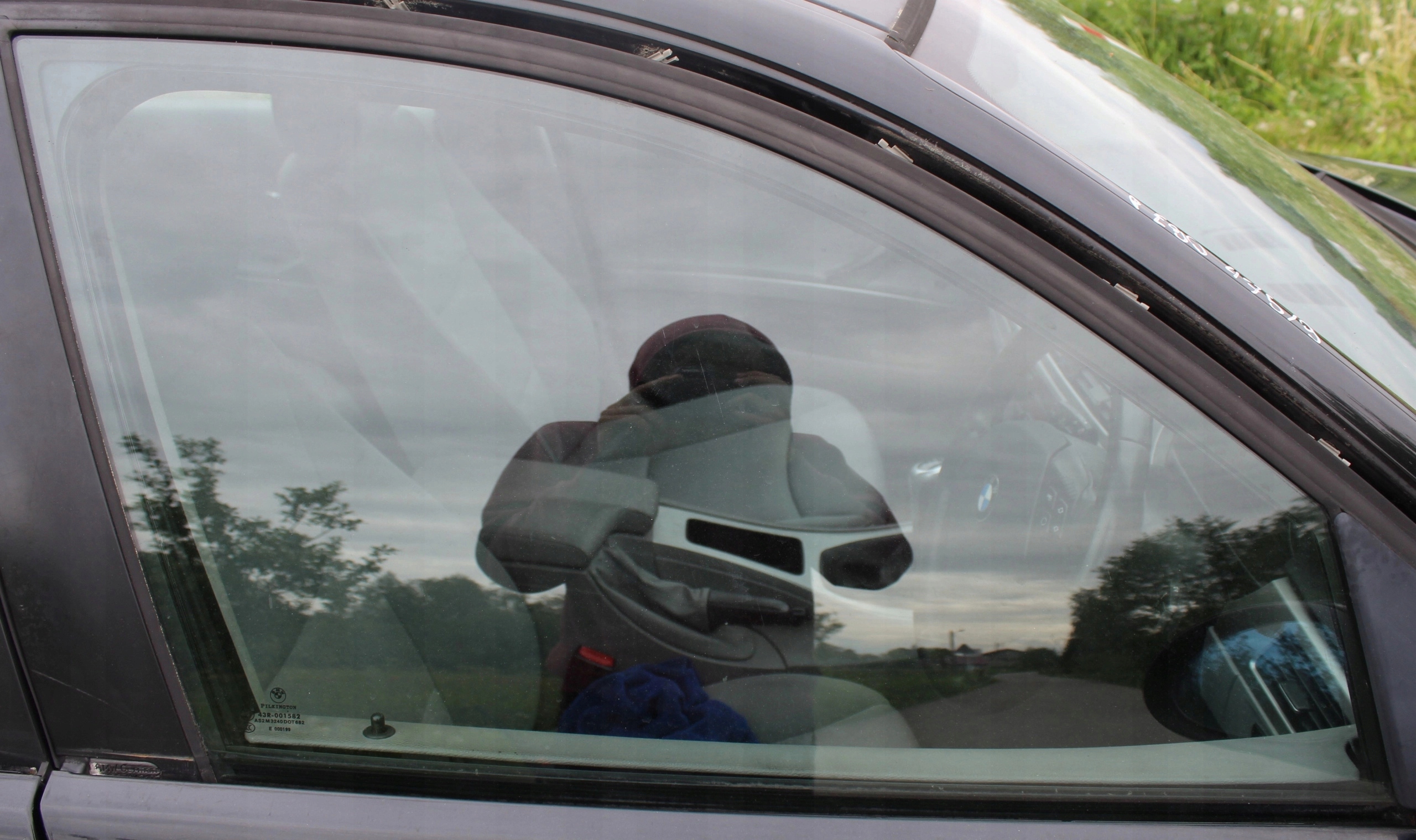 SZYBA DRZWI PRZÓD PRAWA BMW E90 E91 SEDAN KOMBI