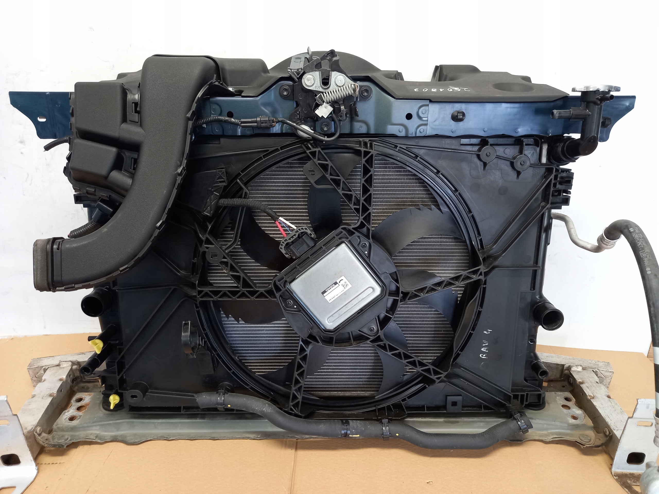 PAS PRZEDNI BELKA KOMPLET CHŁODNIC TOYOTA RAV4 V LIFT 2.5 HYBRID 2020- Wersja Europejska