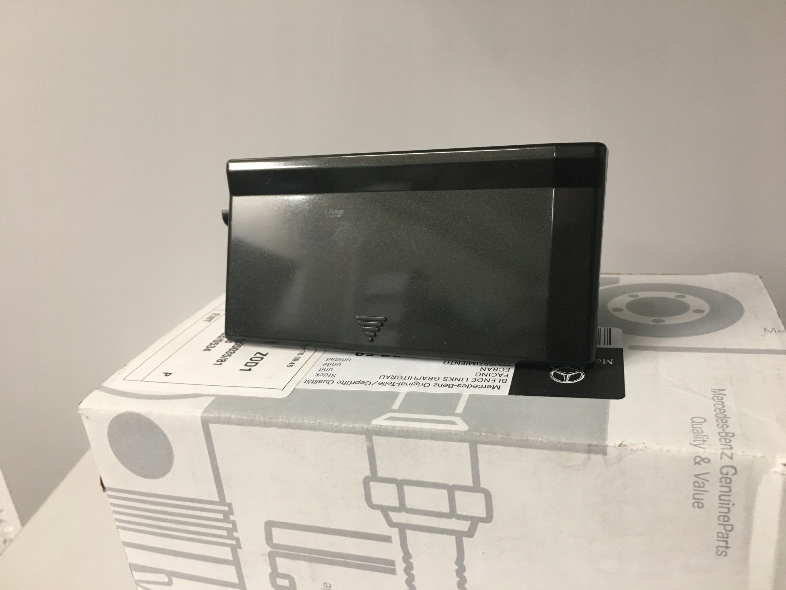 ZAŚLEPKA OSŁONA REFLEKTORA LEWA MERCEDES MP4 A9628805758