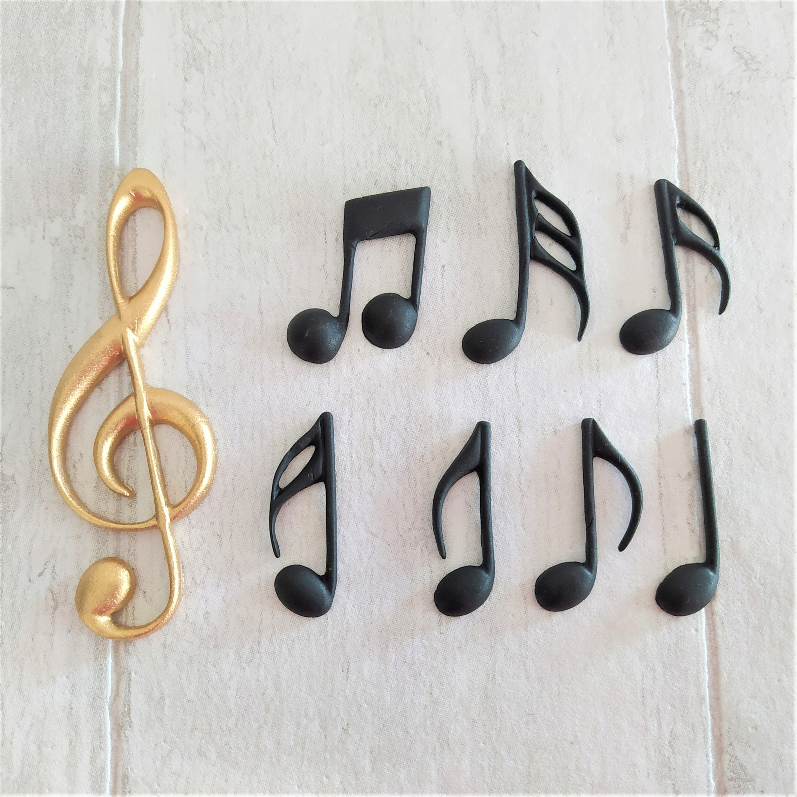 Levně Violinový klíč a noty figurky z cukrové hmoty Sada dekorací na dort