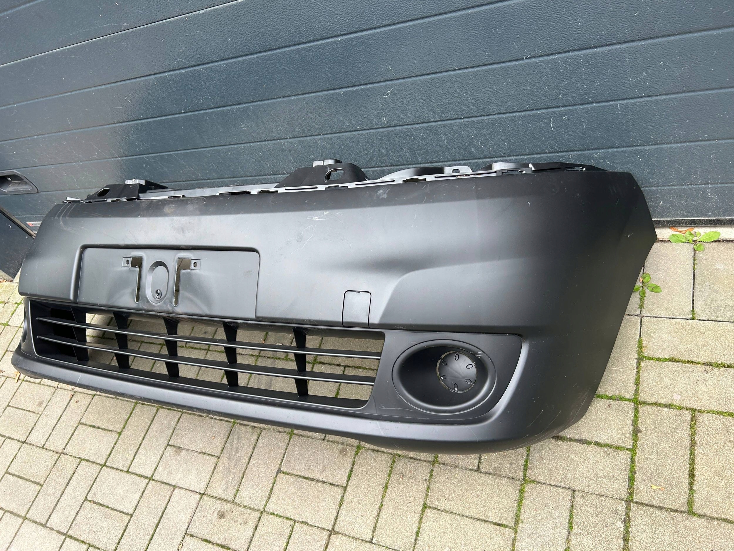 Nissan NV200 10- bumper front front