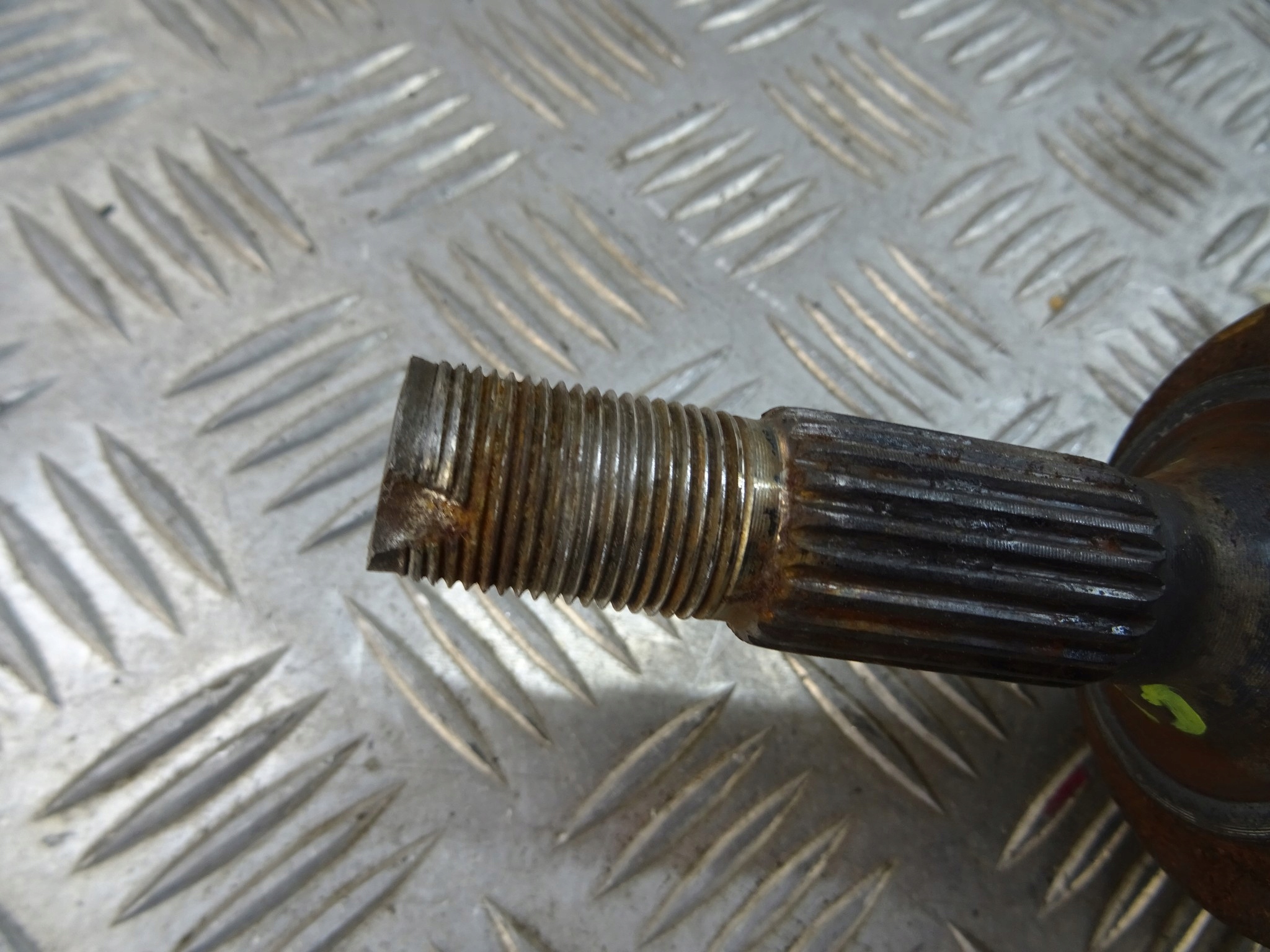 CITROEN C3 III semi-axis left short. MANUAL 9801048580 1.5 BLUEHDI