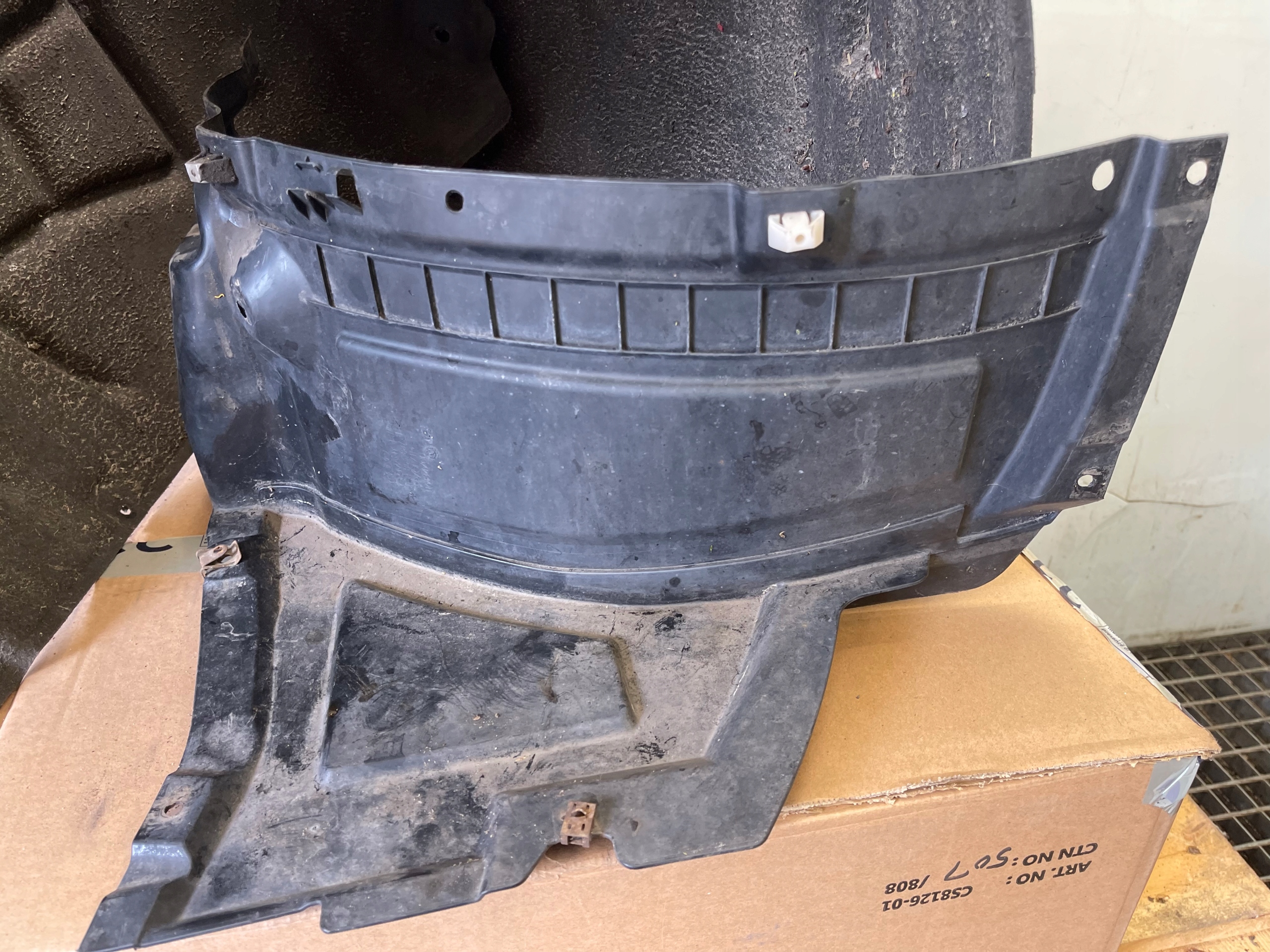 A6 C7 4G LIFT mudguard left left front front MATERIAL+ plastic SLINE
