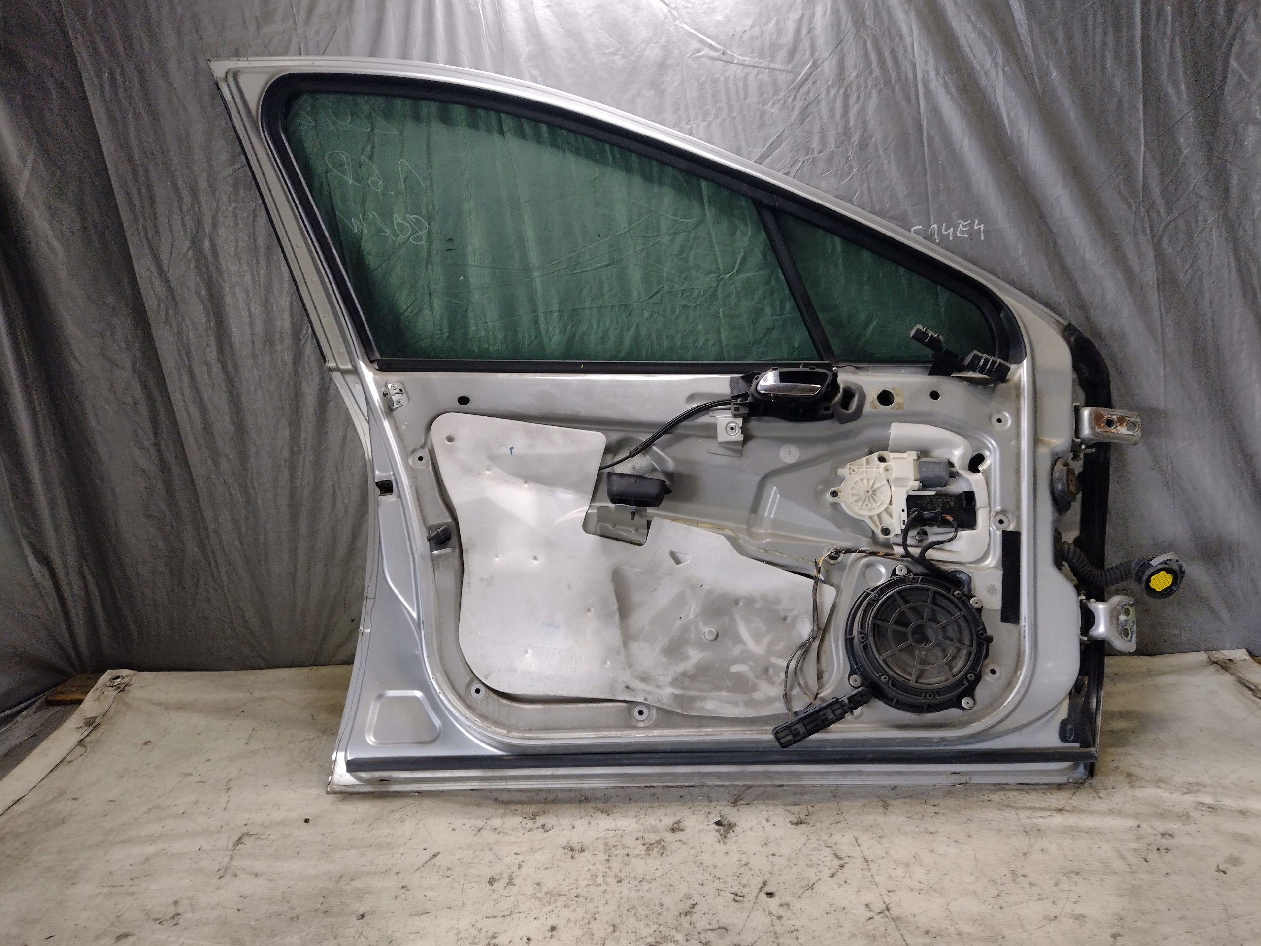 door left front Peugeot 407 sedan k: EZRC