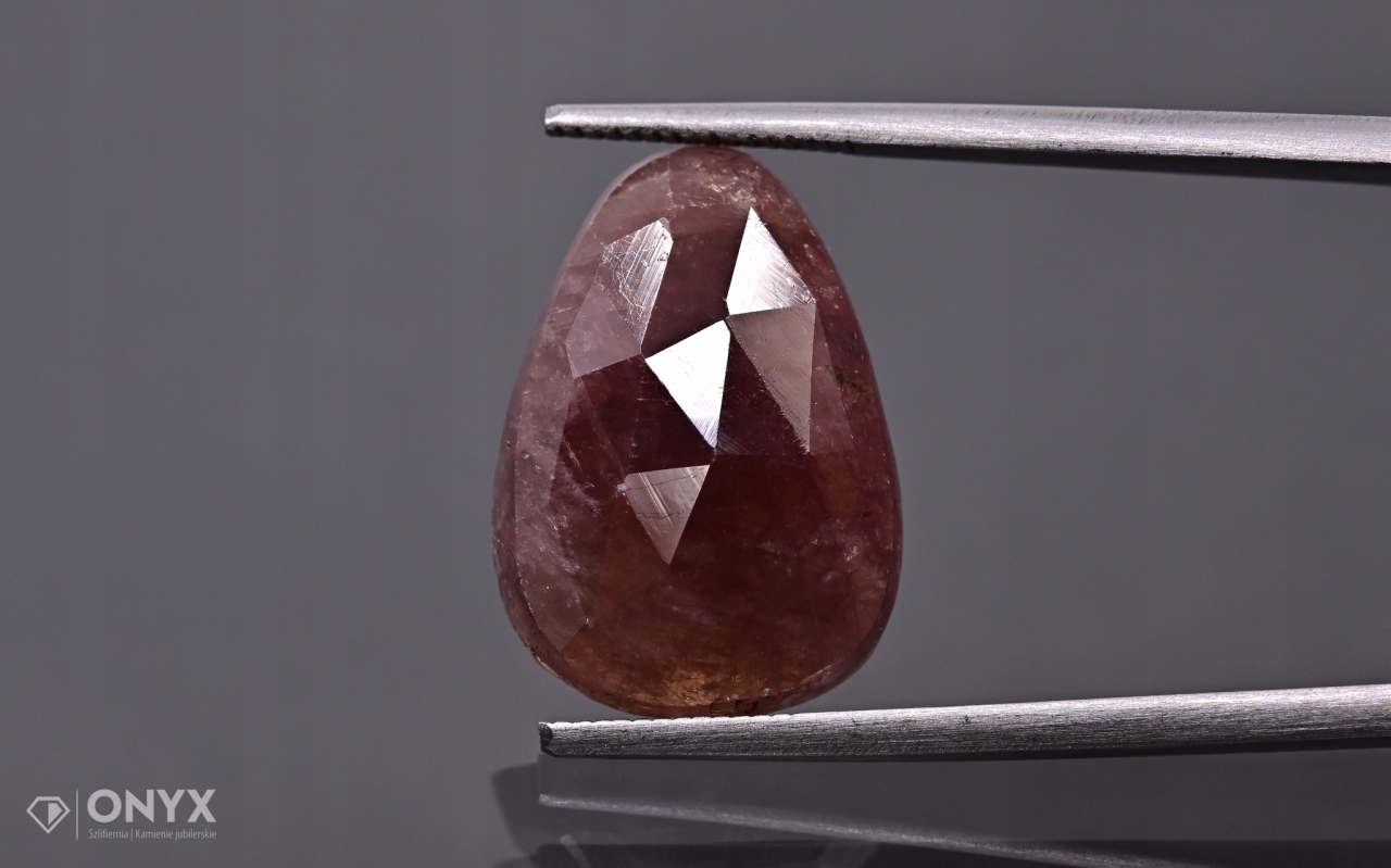 Safír fasetovaná nepravidelná rozeta 18x13 mm