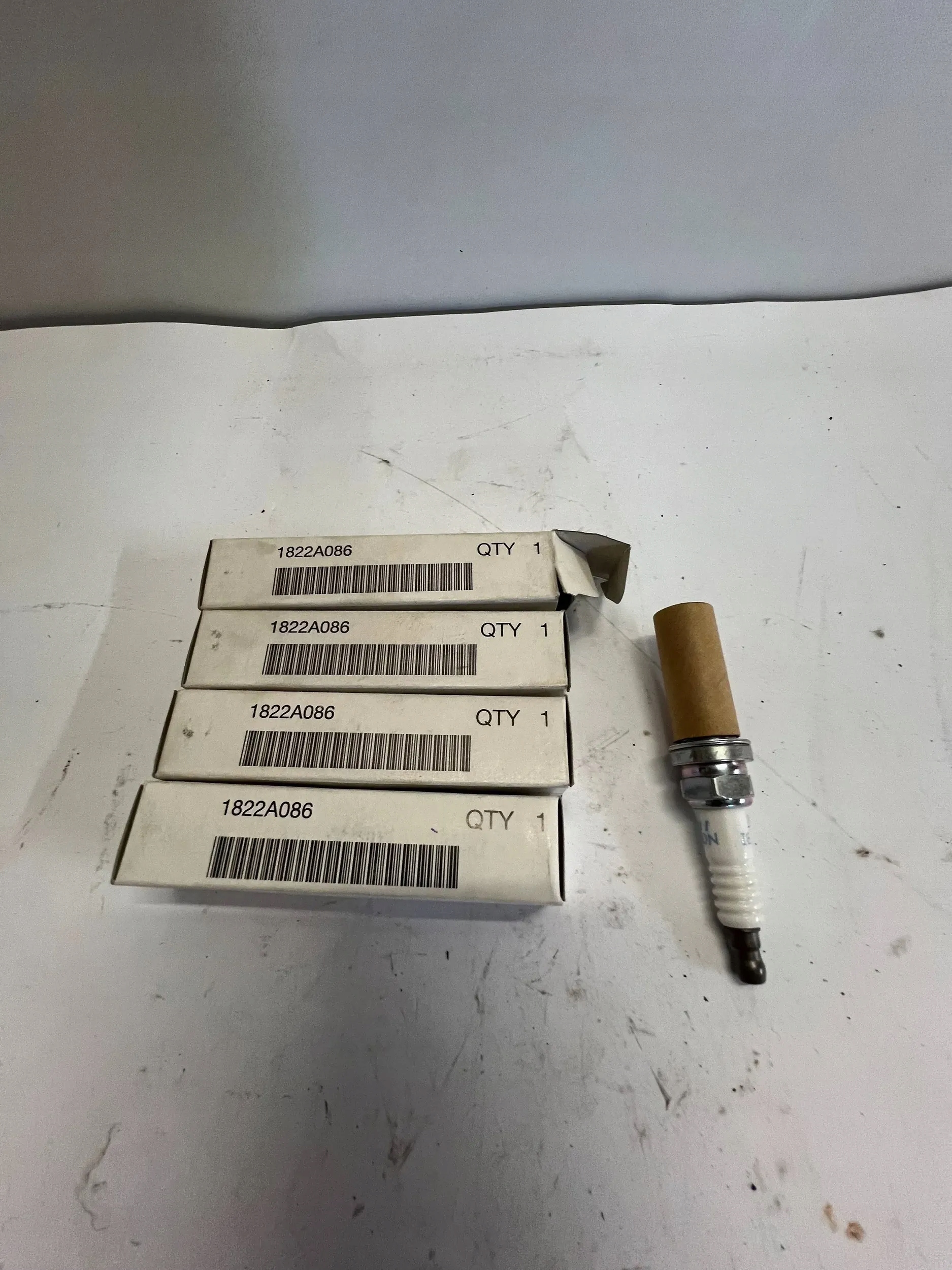 MITSUBISHI LANCER VIII COLT VI ŚWIECA ŚWIECE ZAPŁONOWE NOWE KOMPLET 4SZT