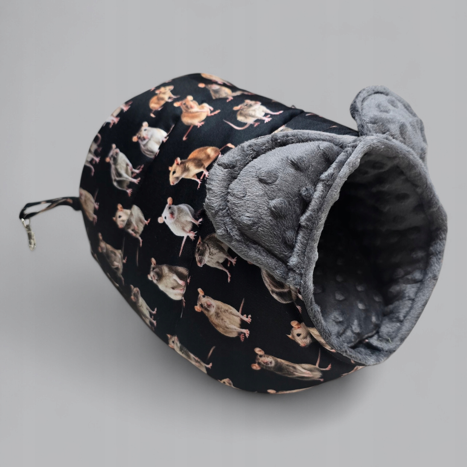 Domeček s ušima pro potkany. Velký krysí domeček, úkryt, pelíšek