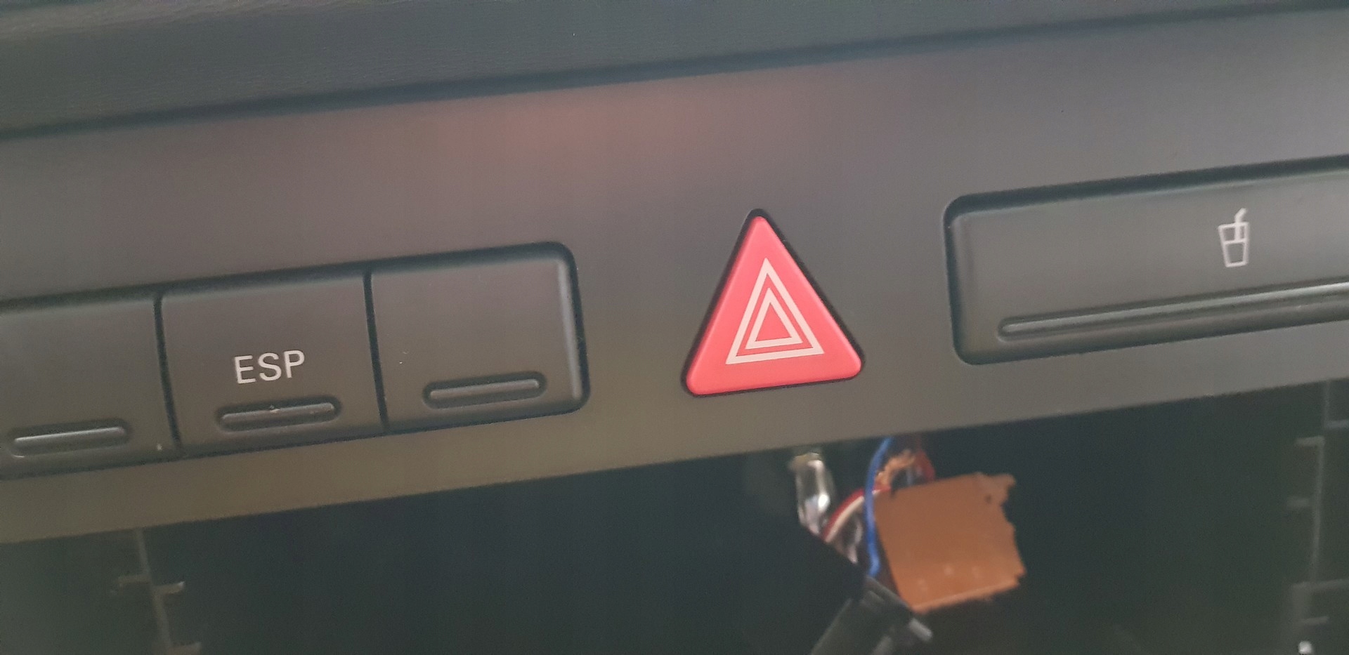 WŁĄCZNIK SWIATEŁ AWARYJNYCH AUDI A3 8L 1996-2003 8L0941509P