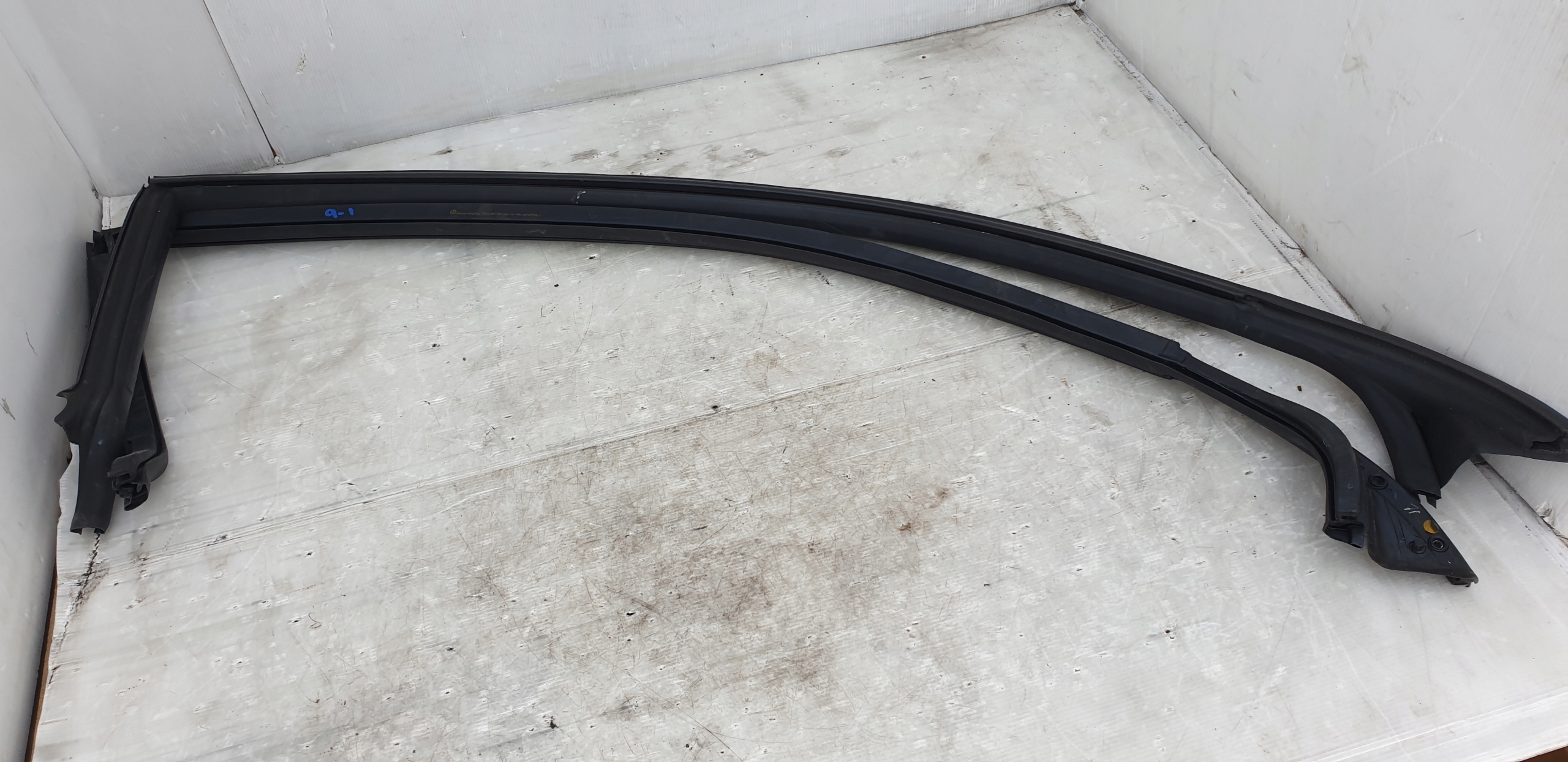 VW SCIROCCO USZCZELKA DRZWI 1K8867337 1K8867338