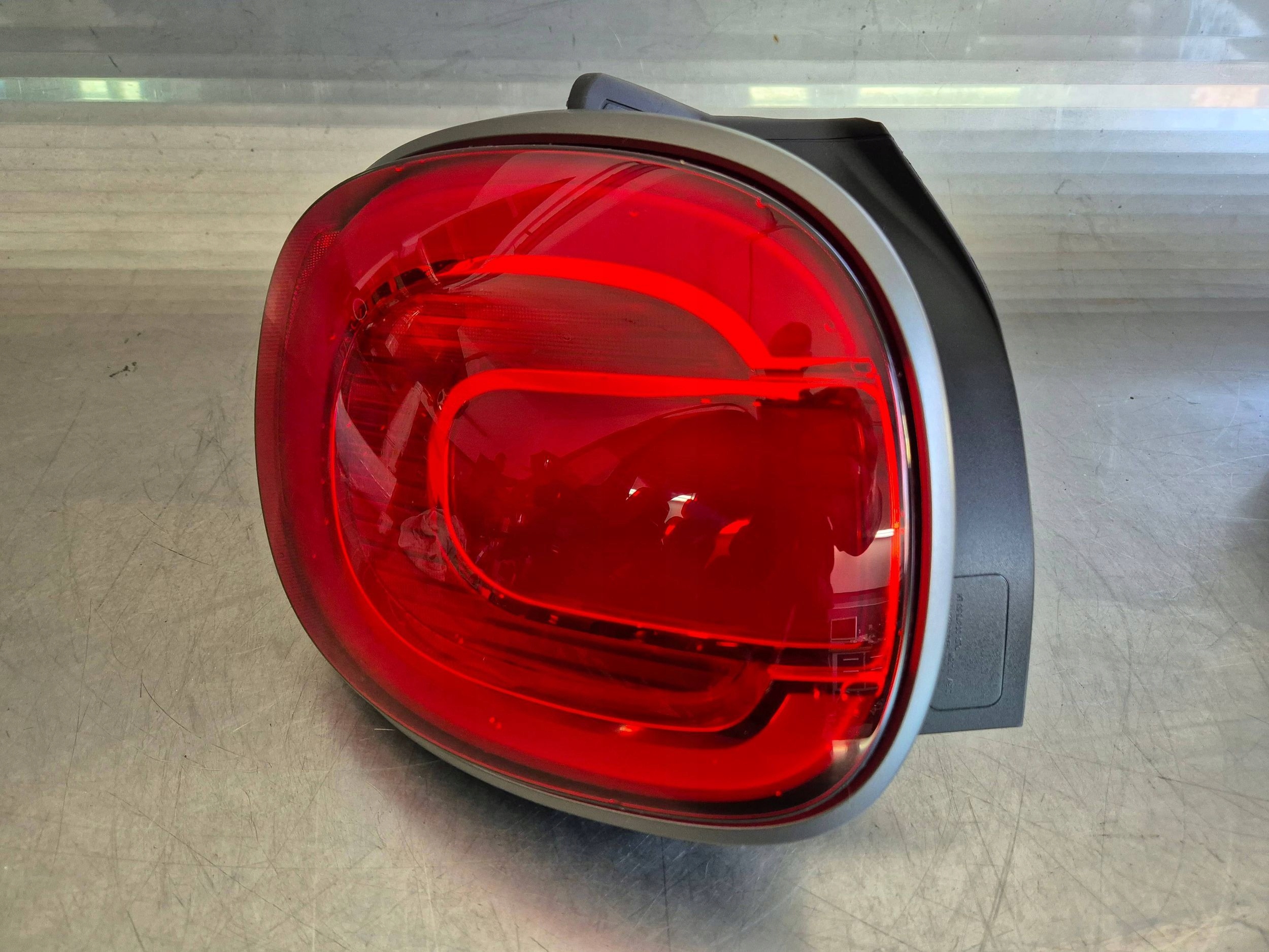 FIAT 500X 14-19 LAMPA TYLNA PRAWA 735671215 Numer katalogowy części 735671215