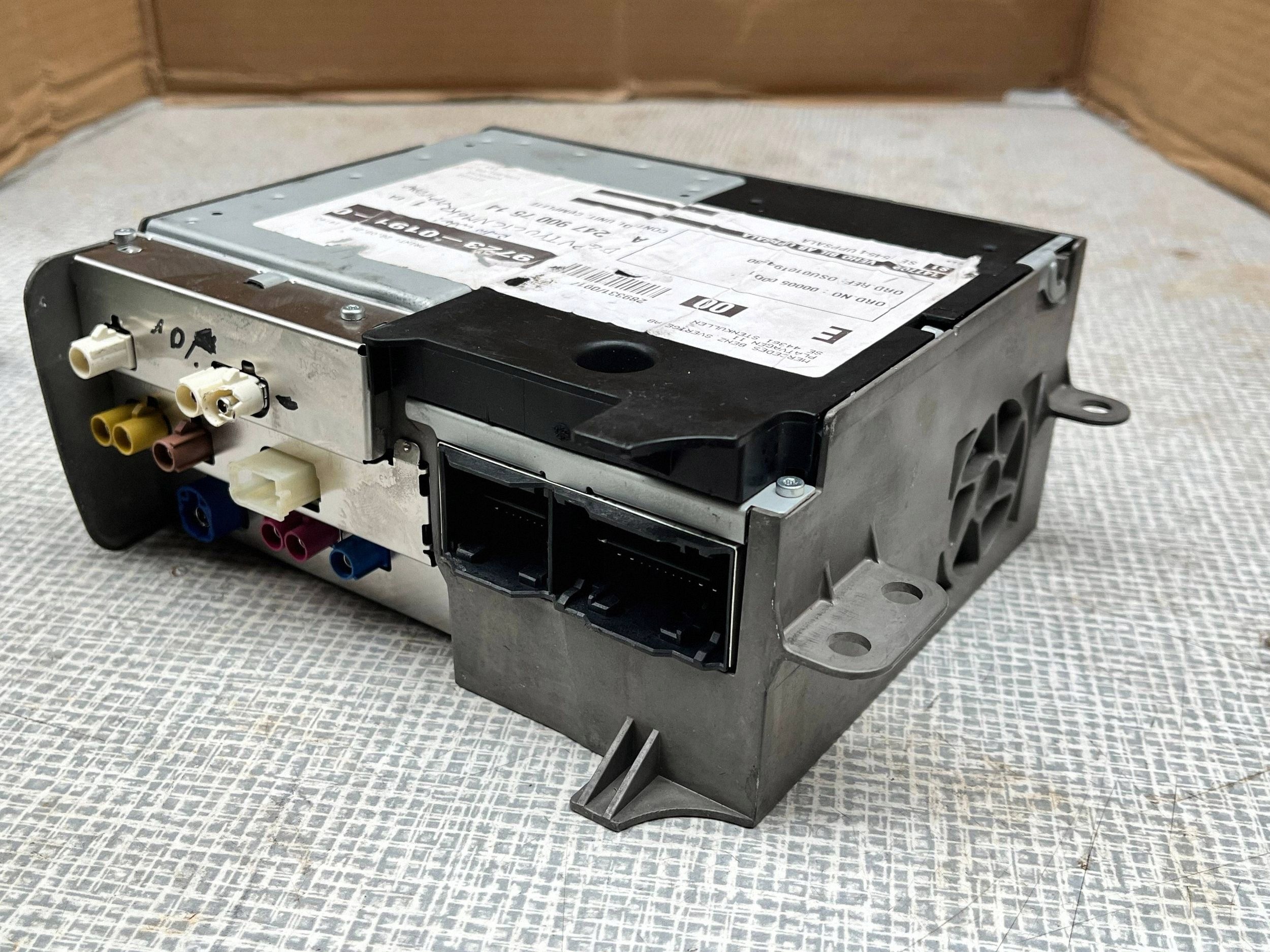 MERCEDES HEADUNIT RADIO NAVI + KOD 2479007712 A2479007712 @M