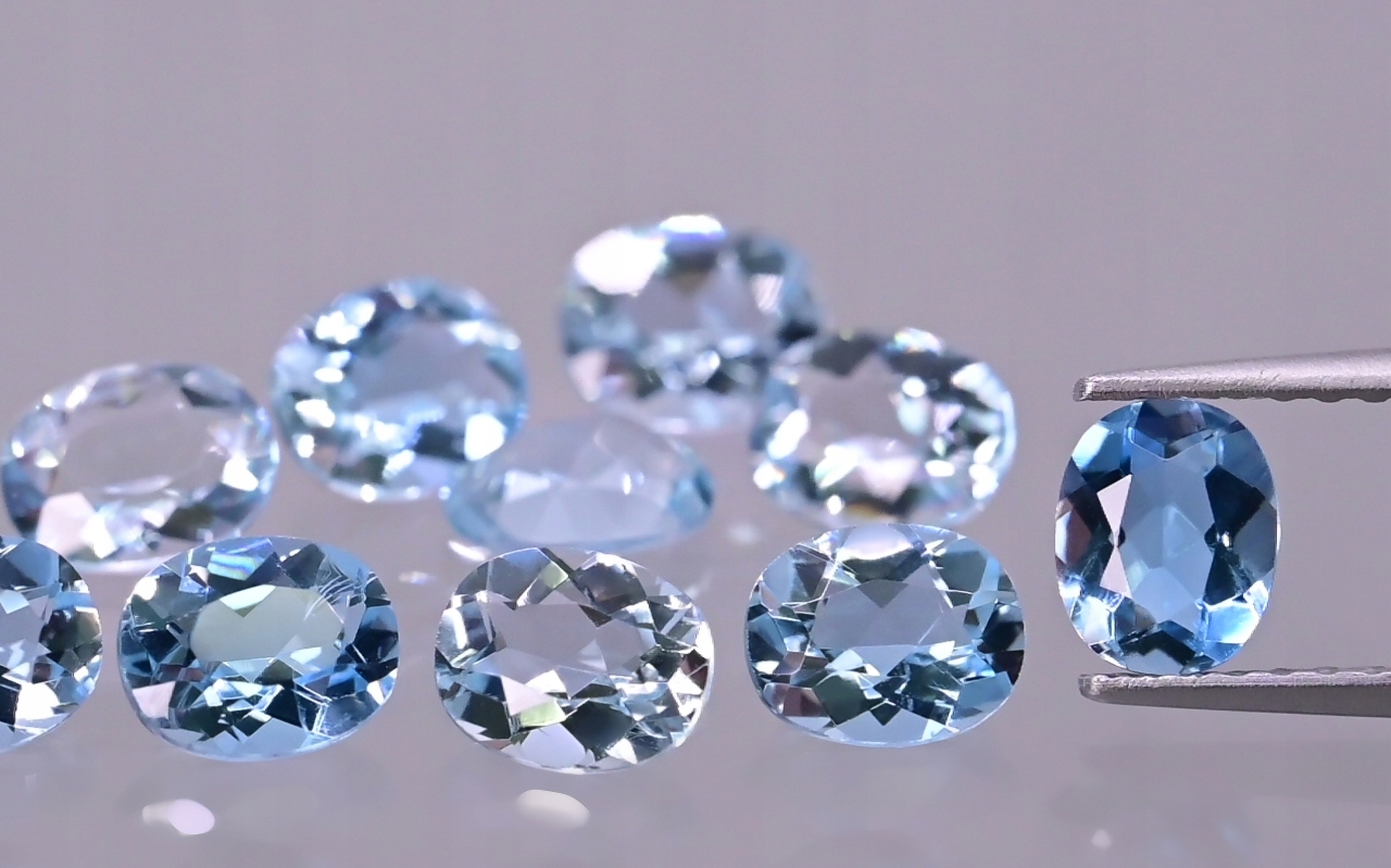 Akvamarín fazetovaný ovál 5,4x4,3 mm