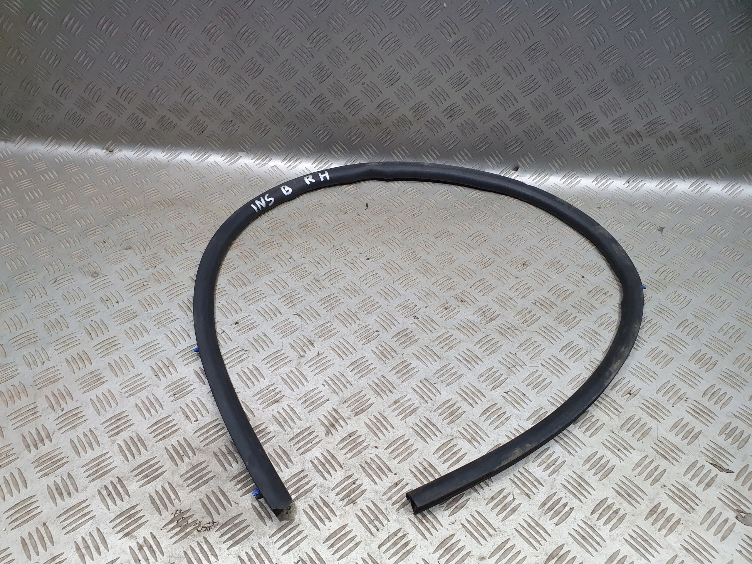 PRAWA USZCZELKA PROGU OPEL INSIGNIA B