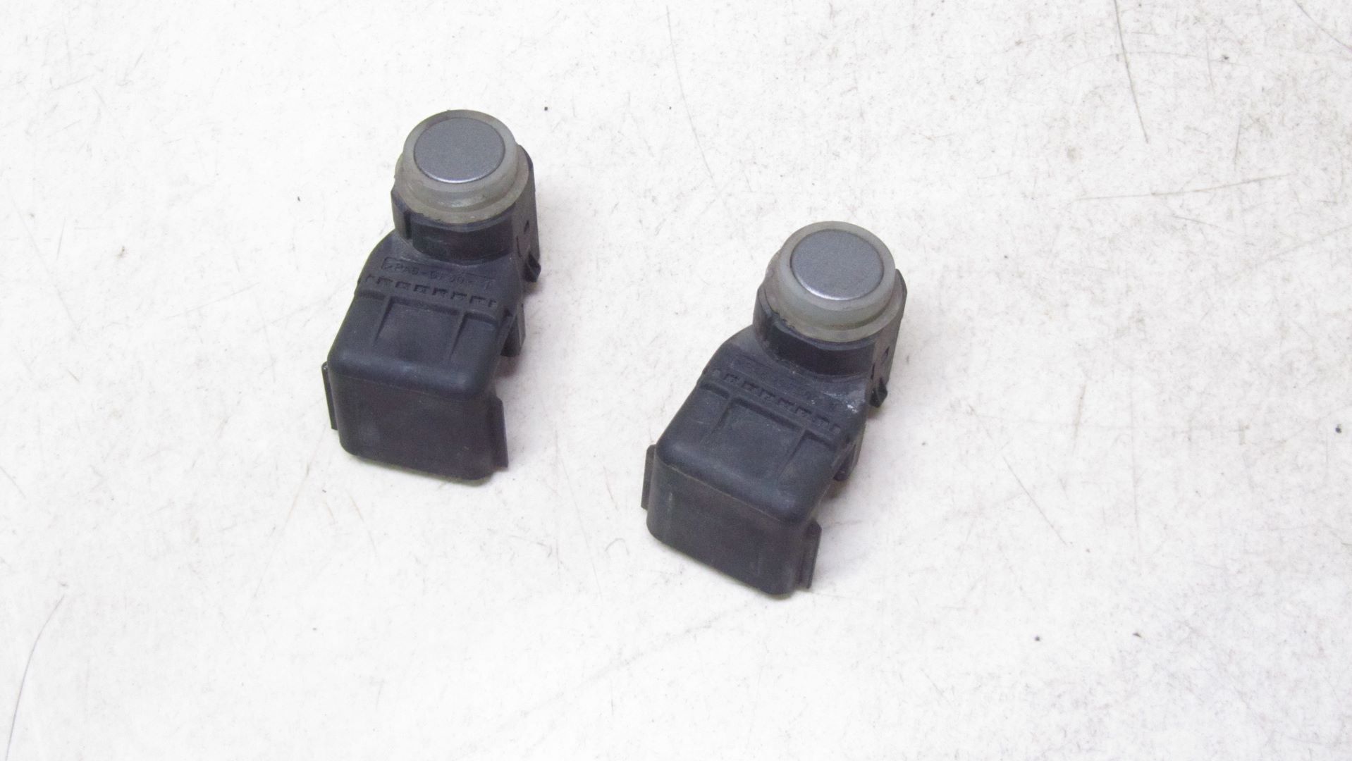 070/001 - HYUNDAI i40 лифт датчик парковки передний 14-17