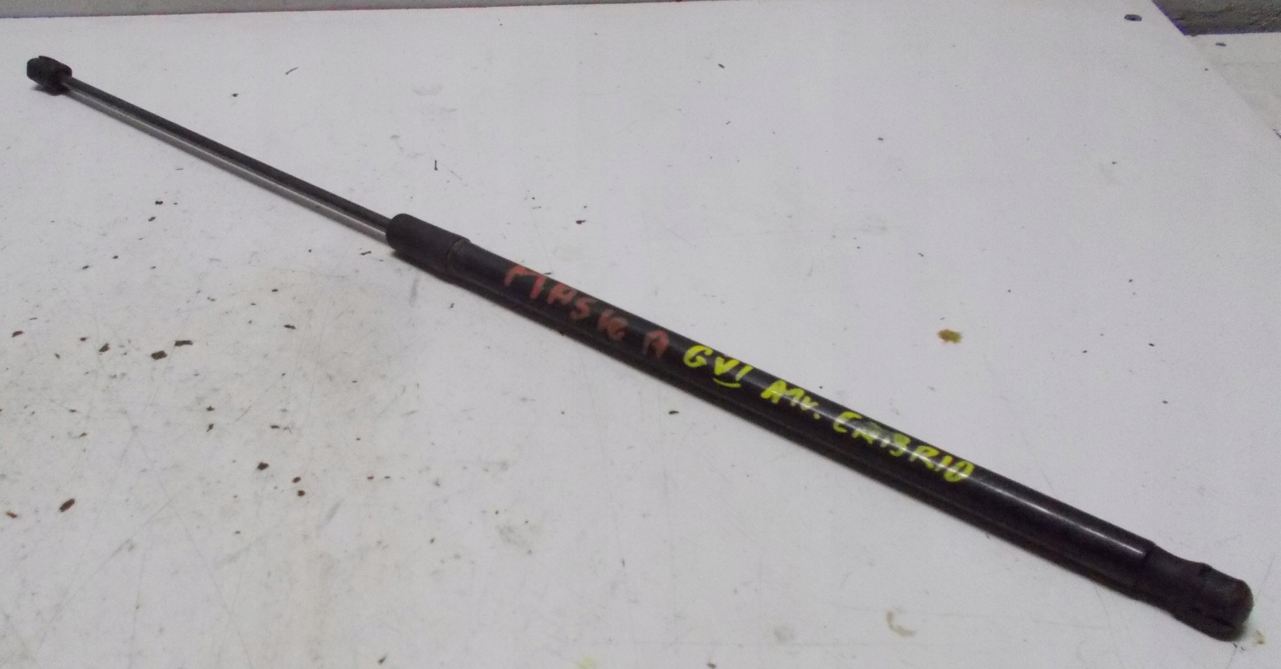 VW GOLF VI CABRIO 1.4 TSI 11R damper bonnets 5K0823359D