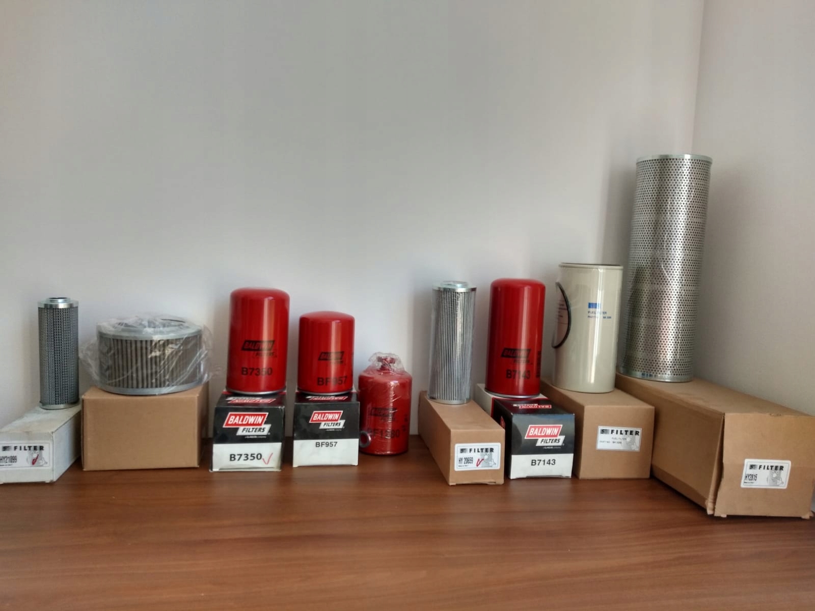 Sprzedam zestaw filtrów do maszyn budowlanych