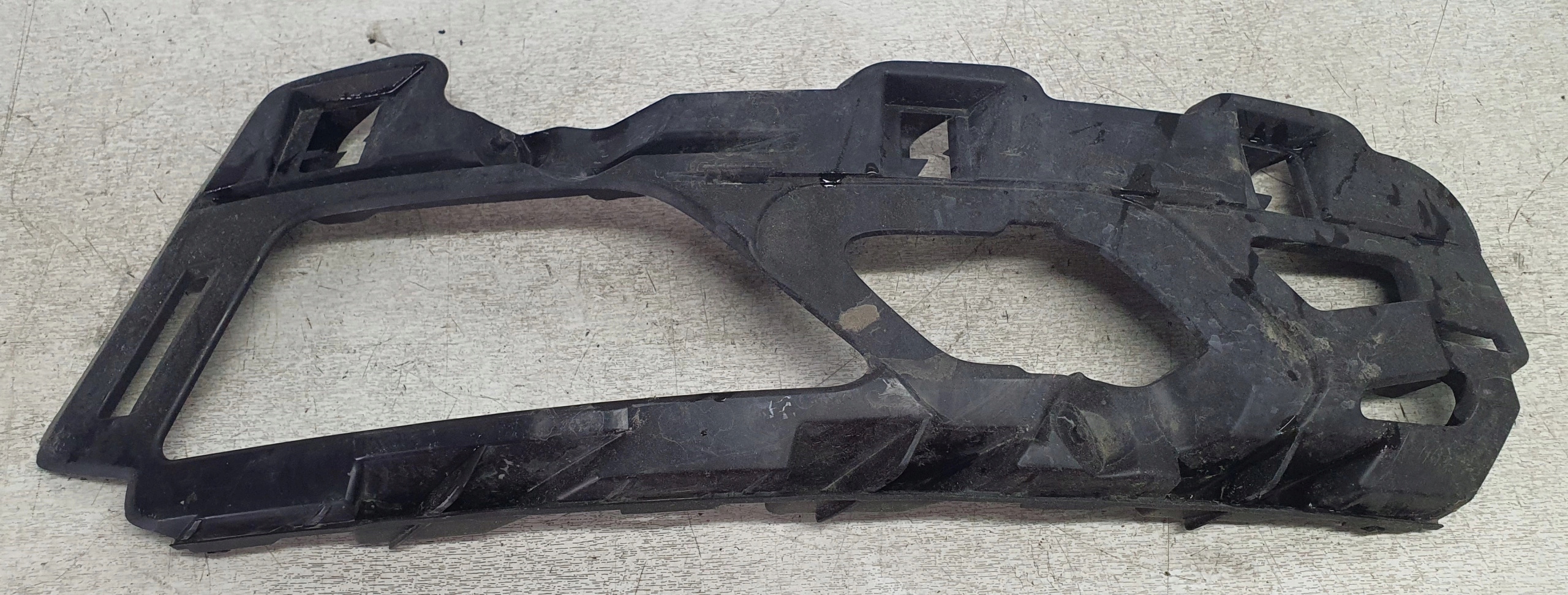 holder of a bumper left front SKODA KAROQ 2017