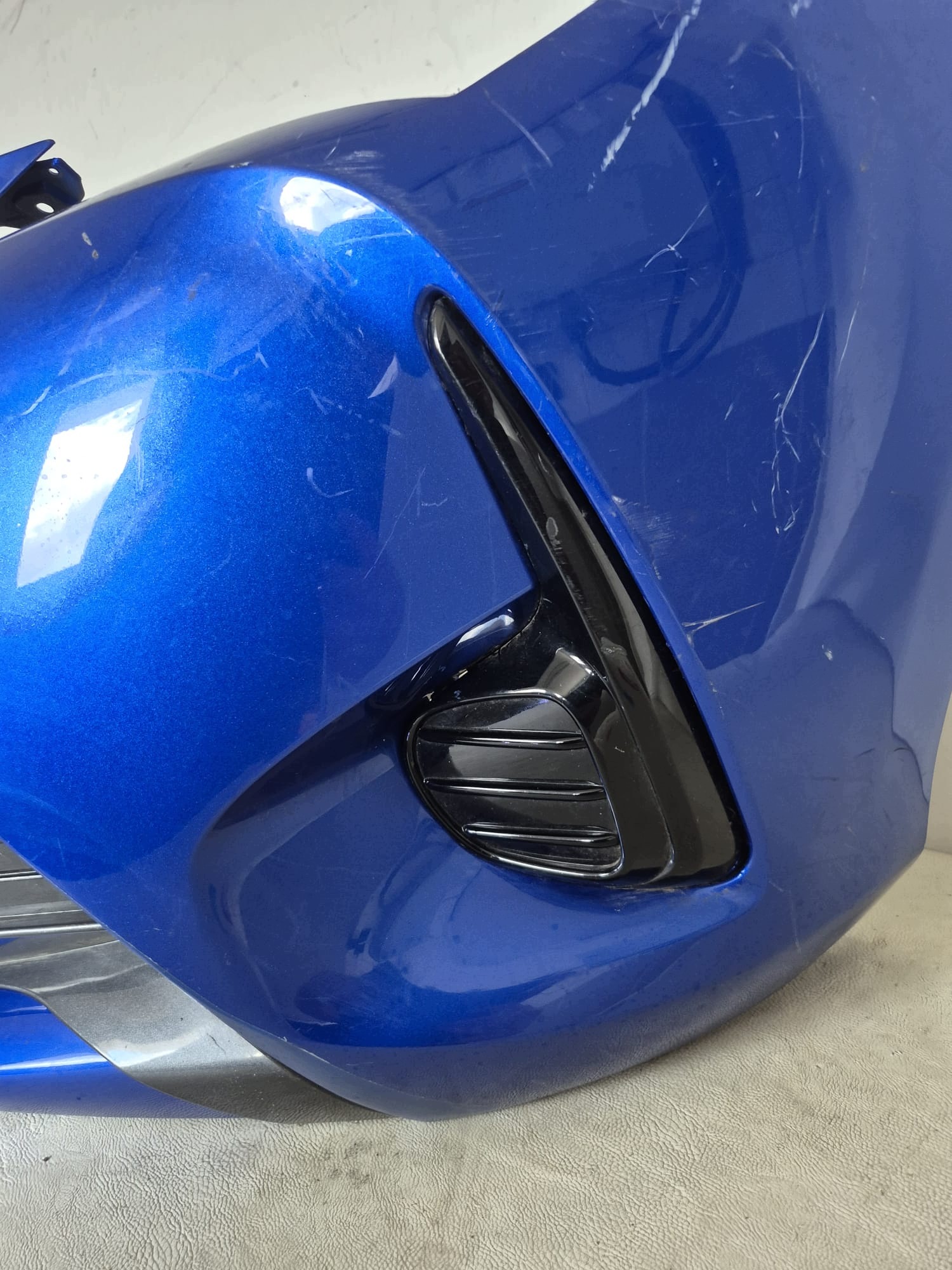 TOYOTA YARIS III 3 LIFT 17-20 bumper front front