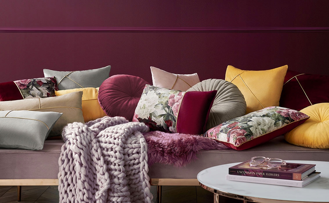 Poszewka dekoracyjna ozdobna na poduszkę 30x50 welurowa Shine w kwiaty Szerokość produktu 30 cm