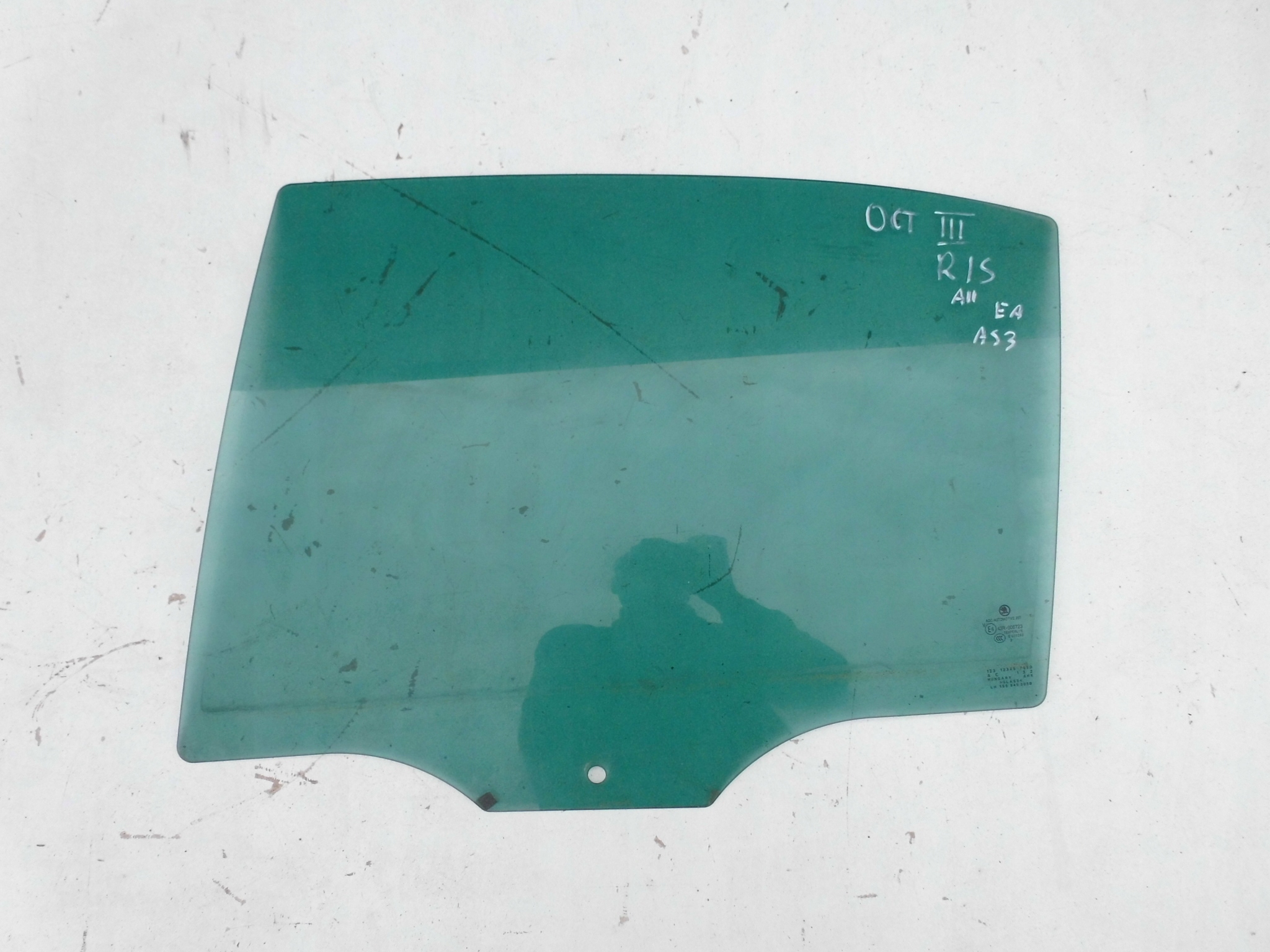 Стекло OCTAVIA III 5E хэтчбек 2013г. левое темное