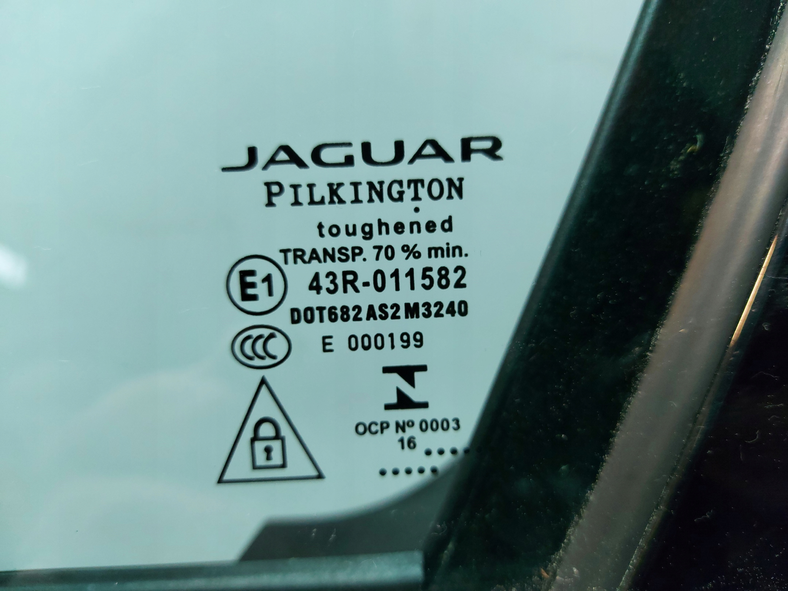 Jaguar XE Tür vorne links LRC