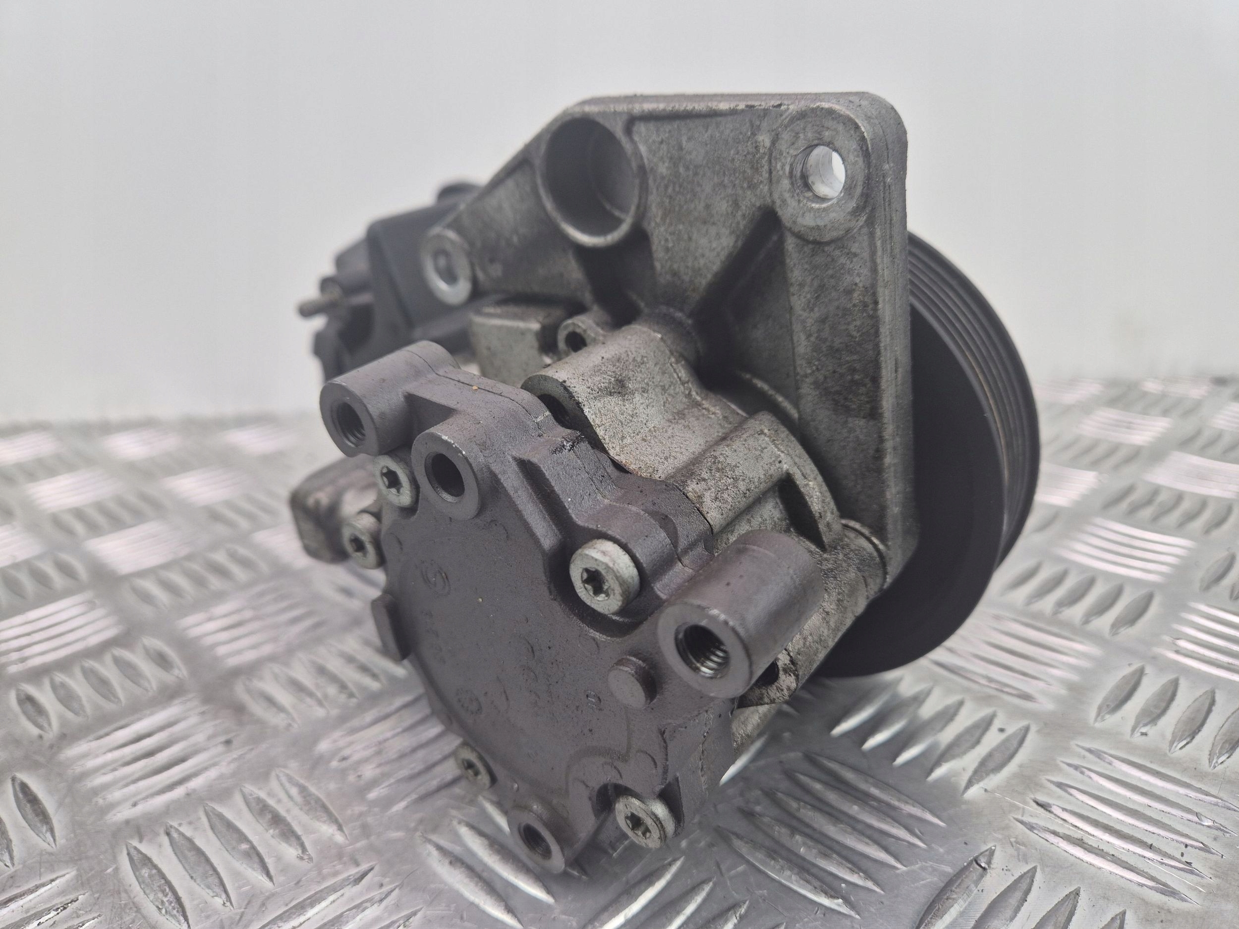 Mercedes C230 W204 servo pump A0054669501 M272