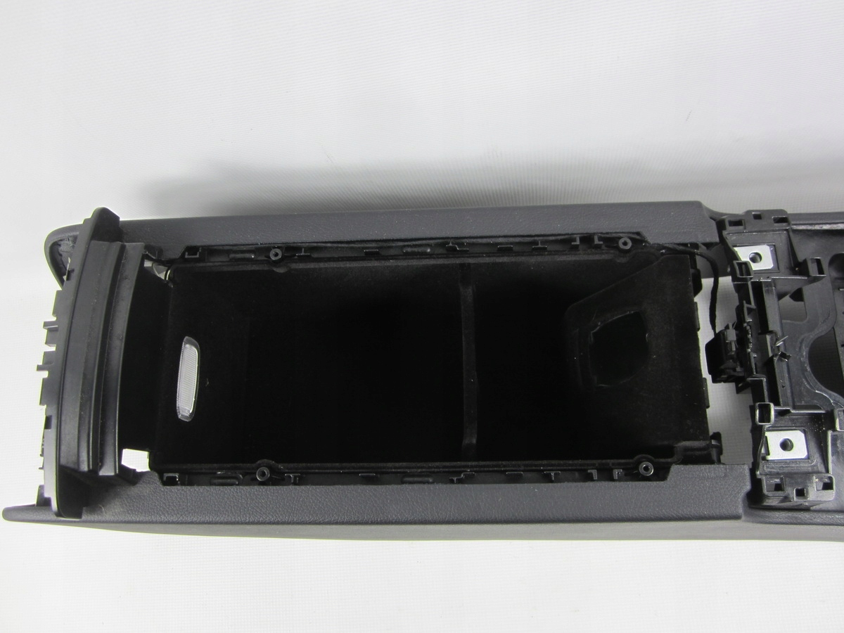 Tunel mitte schwarzer Mercedes W221 LIFT