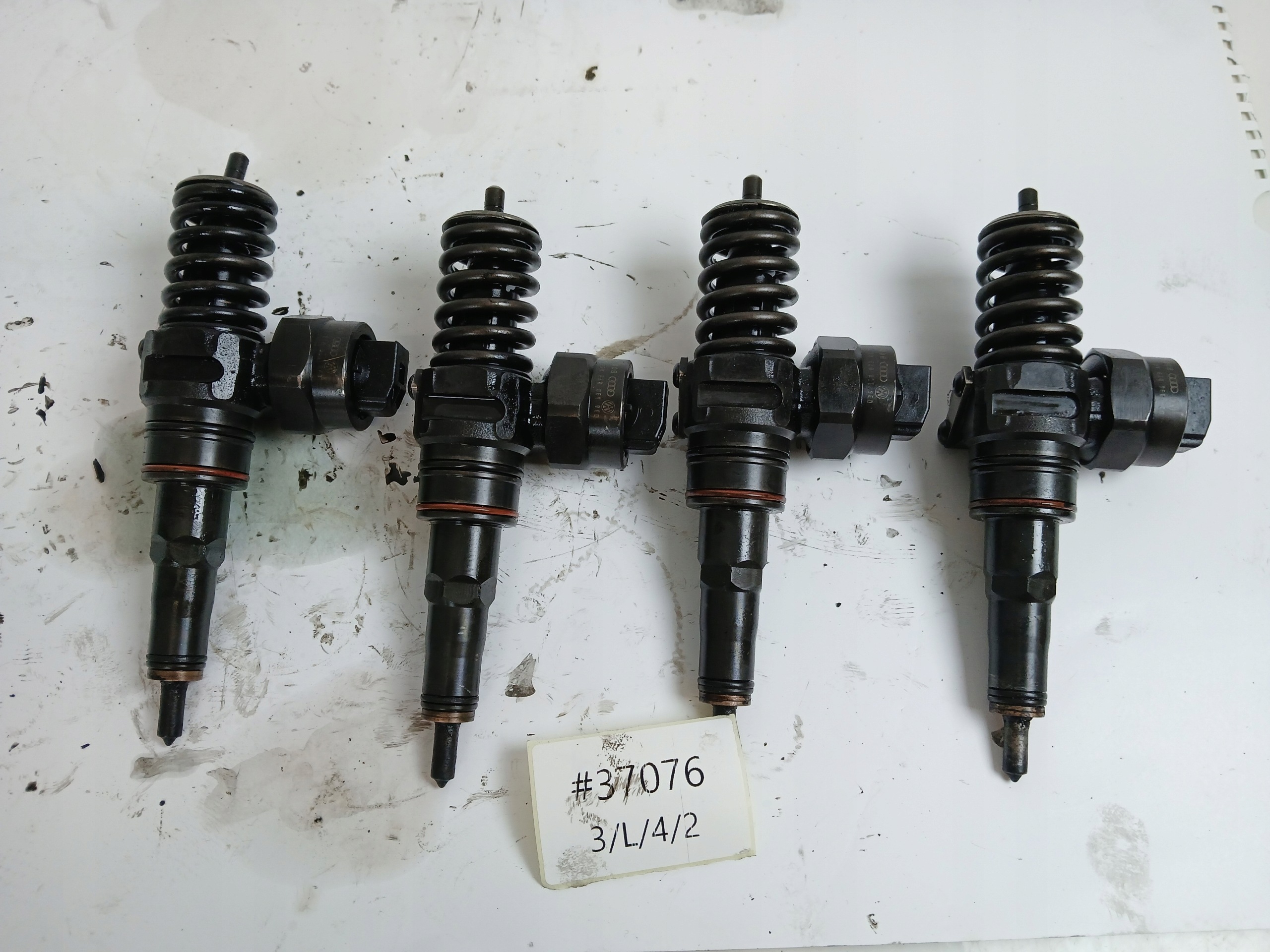 VW PASSAT B5 LIFT OCTAVIA e SHARAN e 1.9 TDI Iniettore 038130073AC