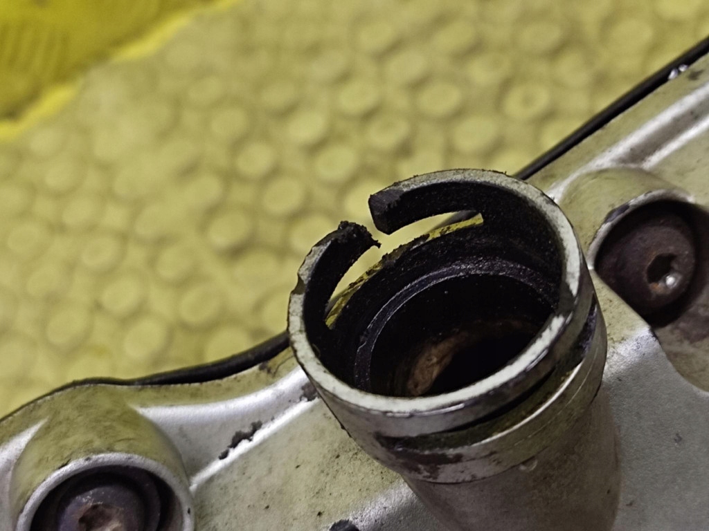 AUDI A4 B6 2.0 COPERCHIO PUNTERIE 06B103475