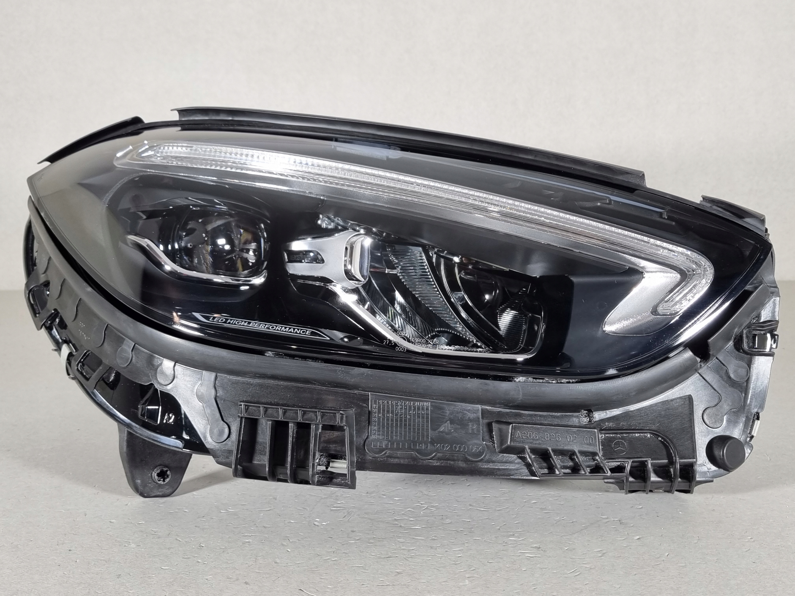 MERCEDES C-klasa W206 FULL LED LAMPA PRAWA PRZÓD