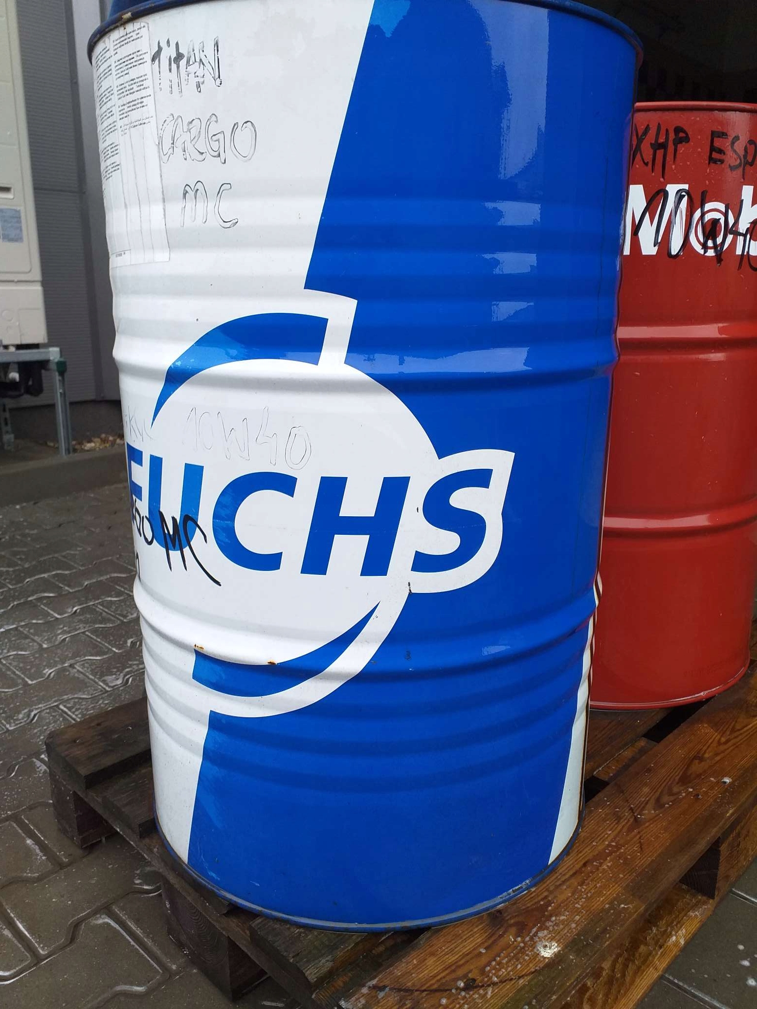 FUCHS TITAN CARGO MC 10W40 - 205L Rodzaj półsyntetyczne