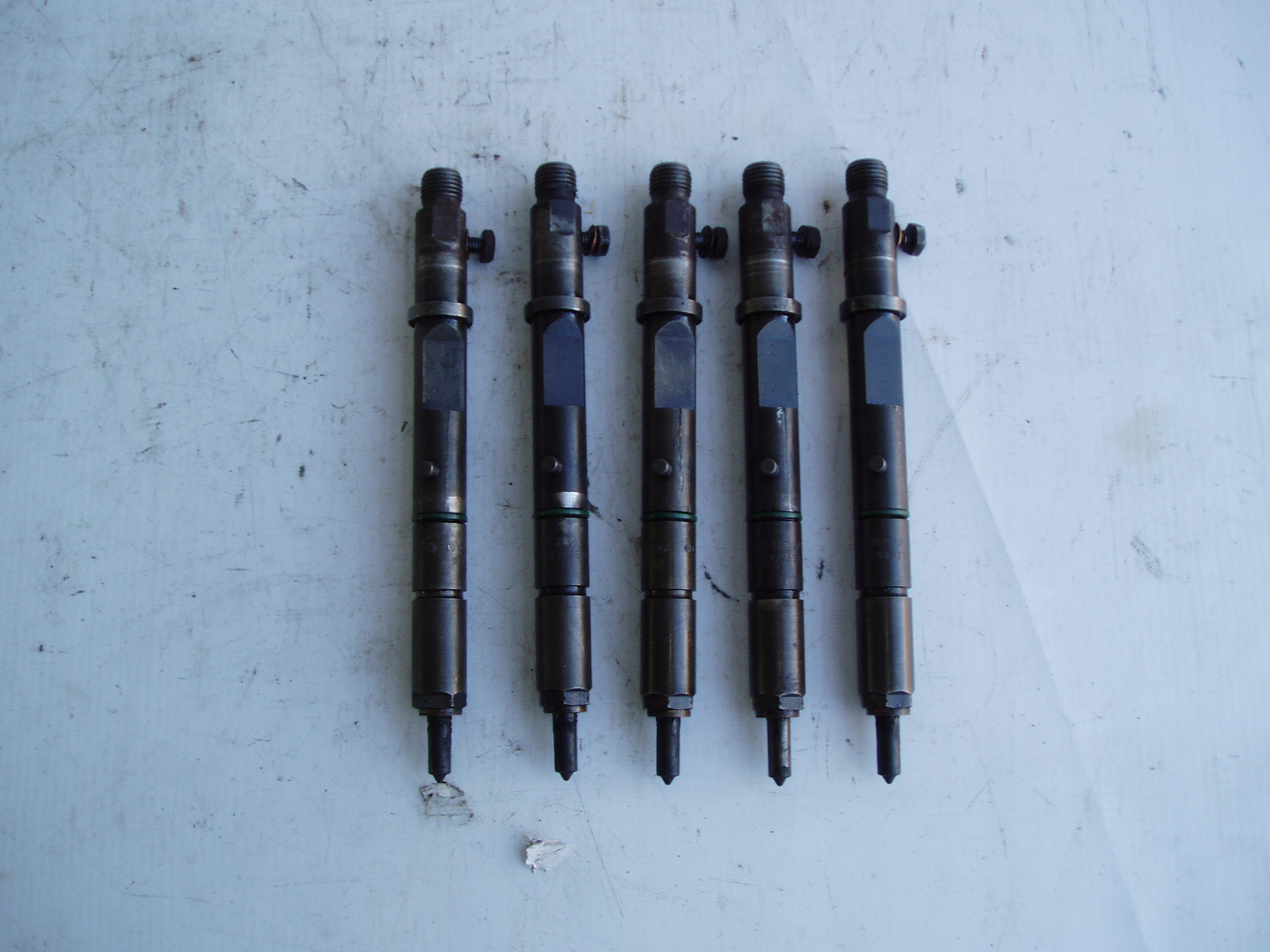 WTRYSKIWACZ WTRYSK 2.5 TDI PASSAT B5 A6 A4