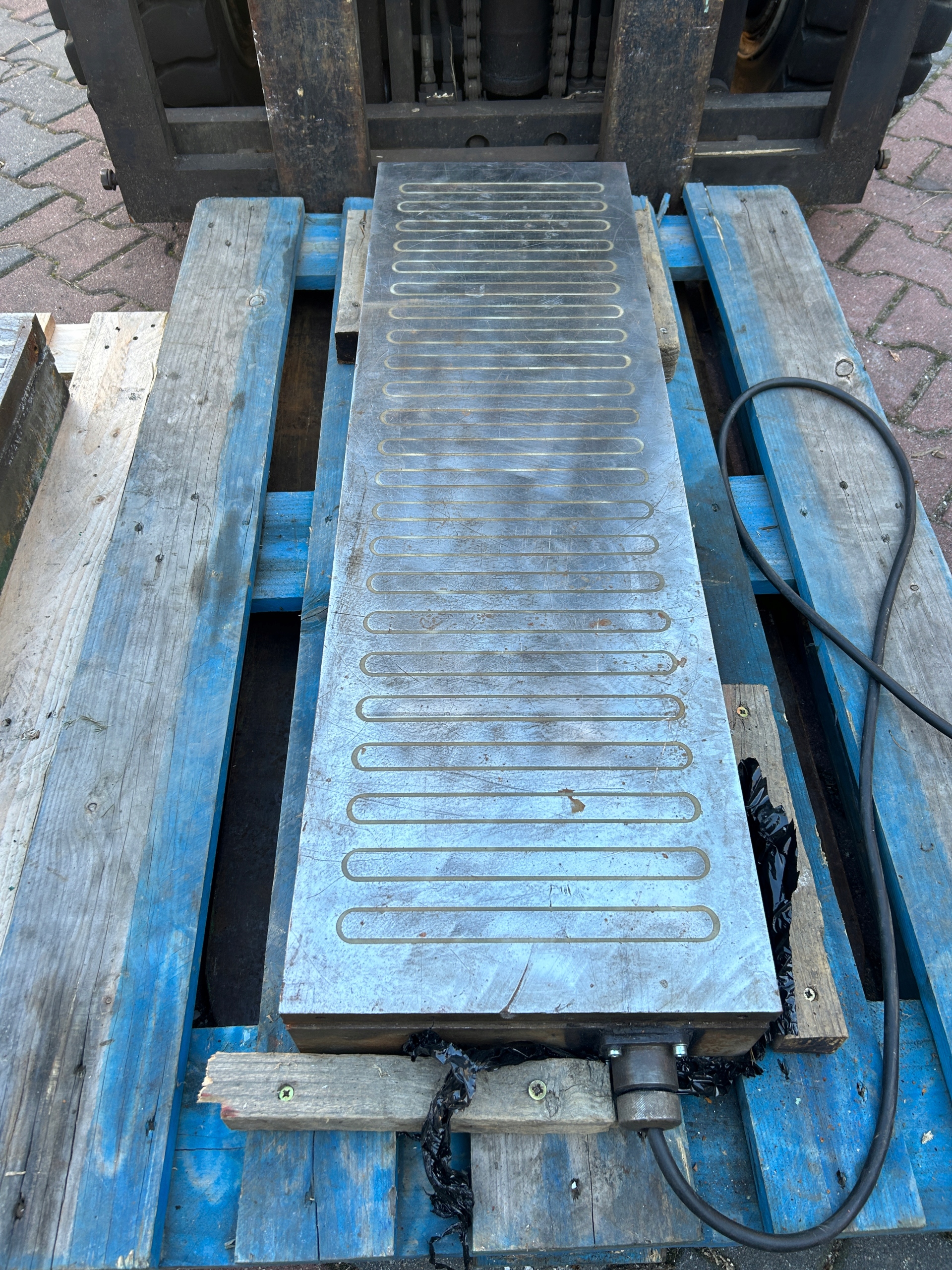 Stół elektromagnetyczny 1000x300