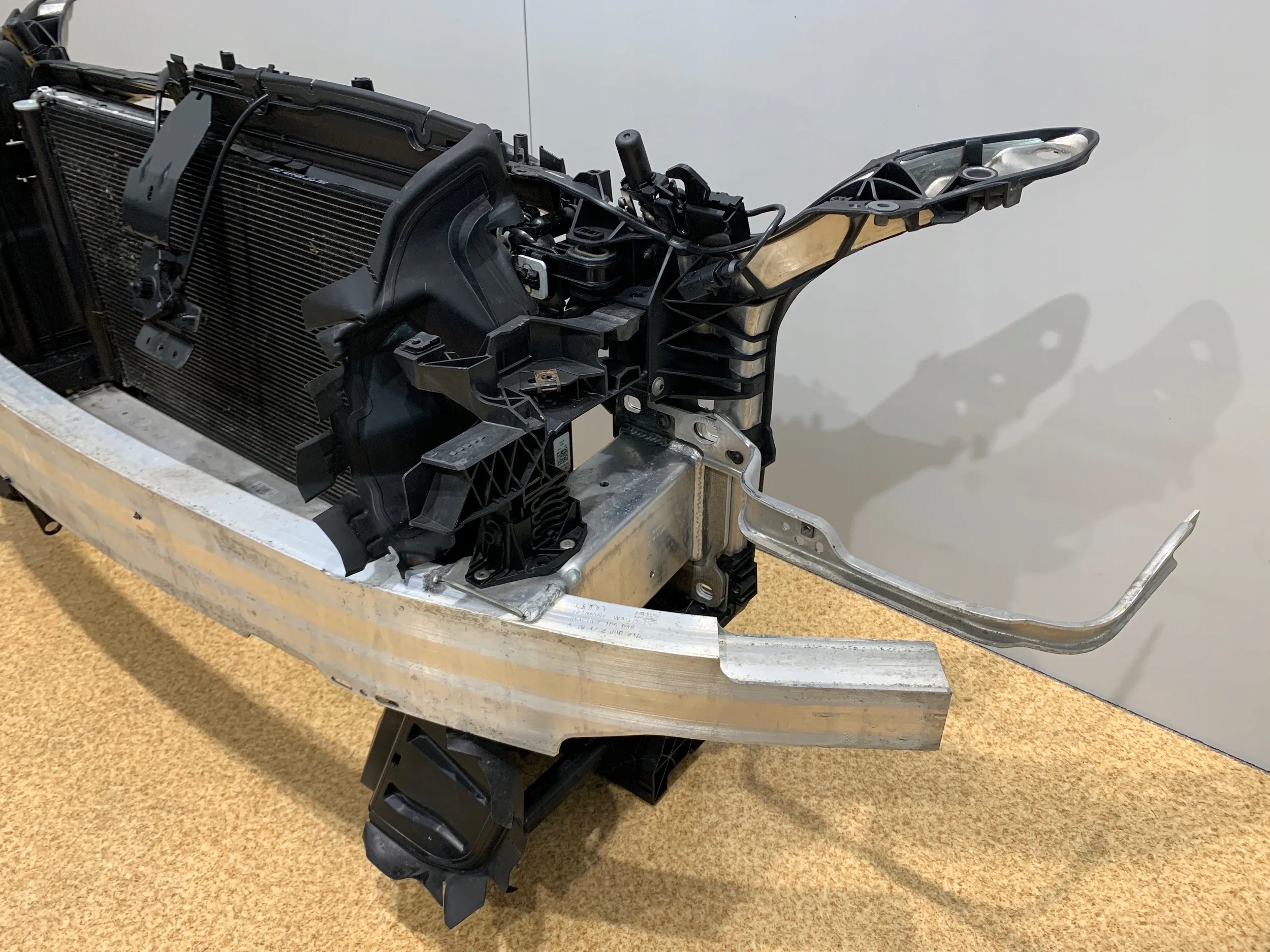 AUDI A6 C8 PAS PRZEDNI CHŁODNICE KOMPLET 2.0 TDI Typ samochodu Samochody osobowe