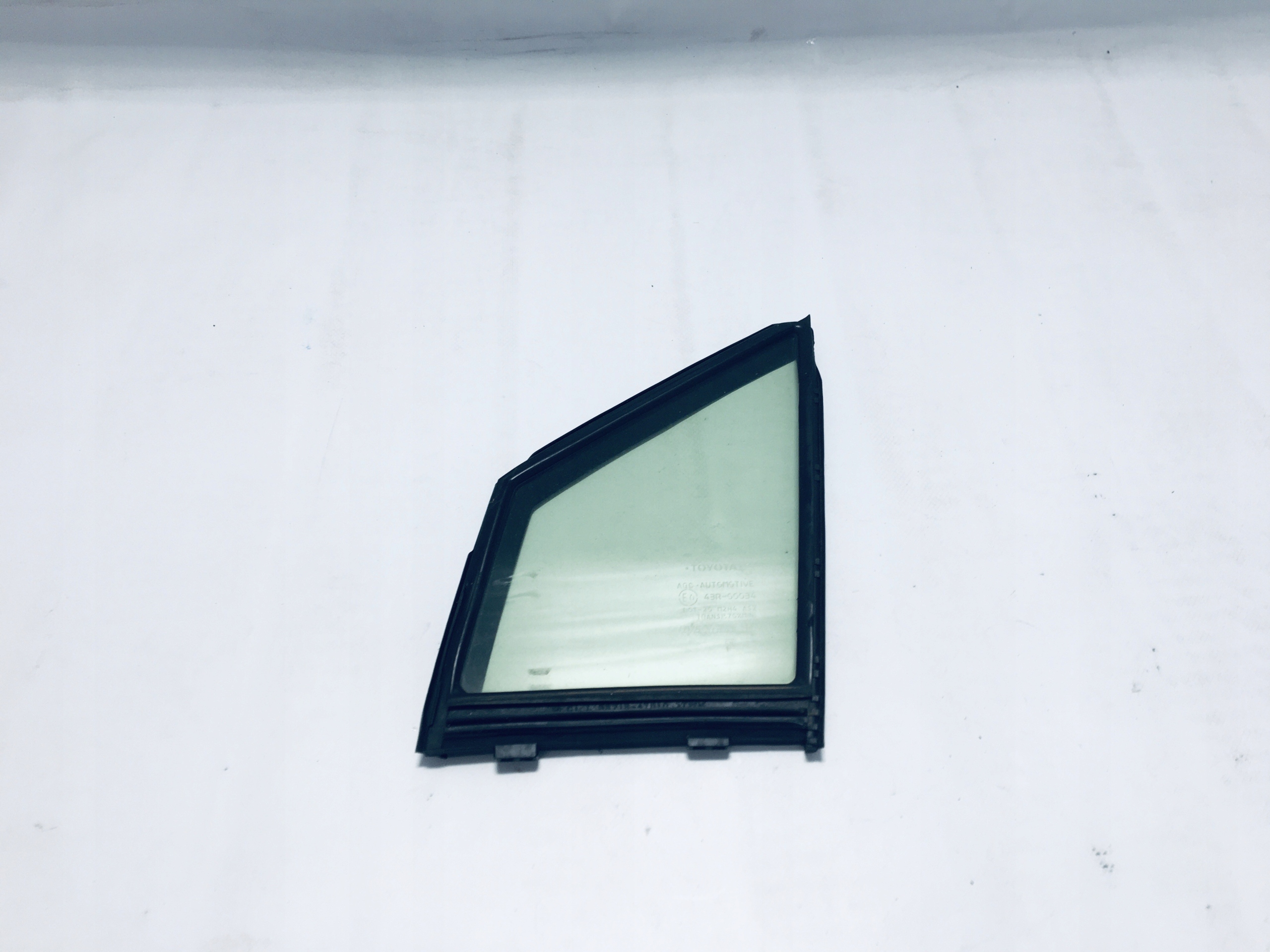 СКЛО ПЕРЕДНЬОЇ ЛІВОЇ ДВЕРІ TOYOTA PRIUS IV 15-